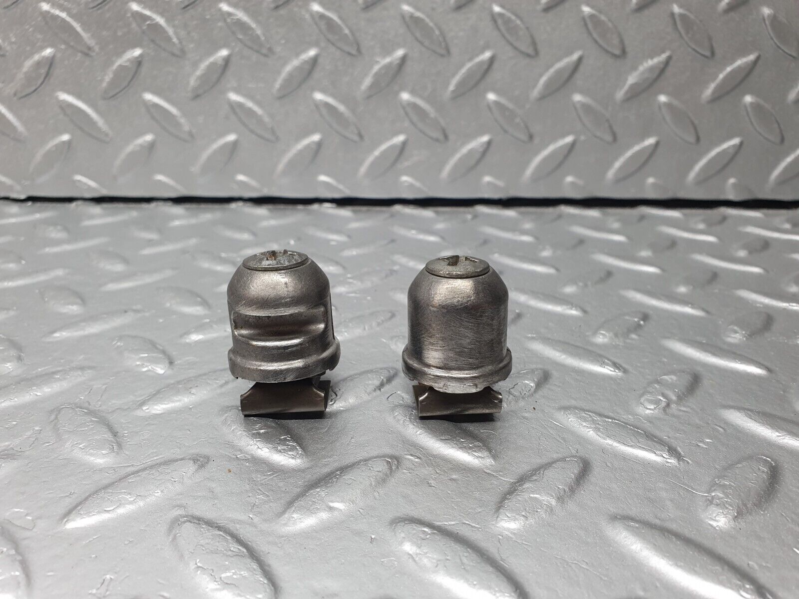 41287 Mercedes-Benz W126 300SE Rear Seat Holder 2x