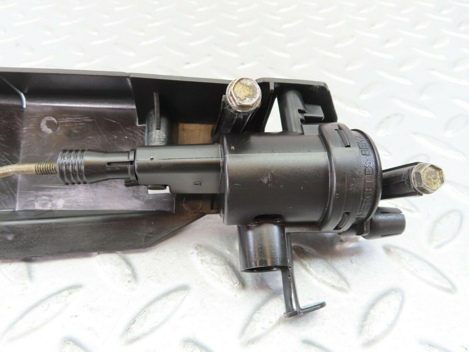 9256 Mercedes-Benz C124 300CE Coupe Trunk Lock Vacuum Actuator 1248050441