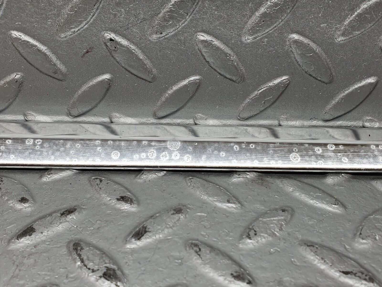 41190 Mercedes-Benz W126 300SE Front Left Door Chrome Moulding Trim