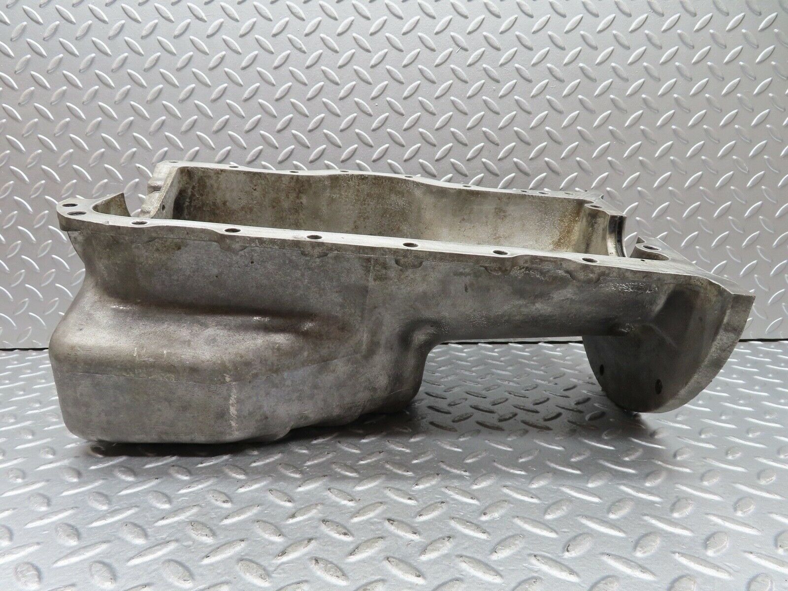 18551 Mercedes-Benz W136 170V Oil Pan Oil Sump 1810101813