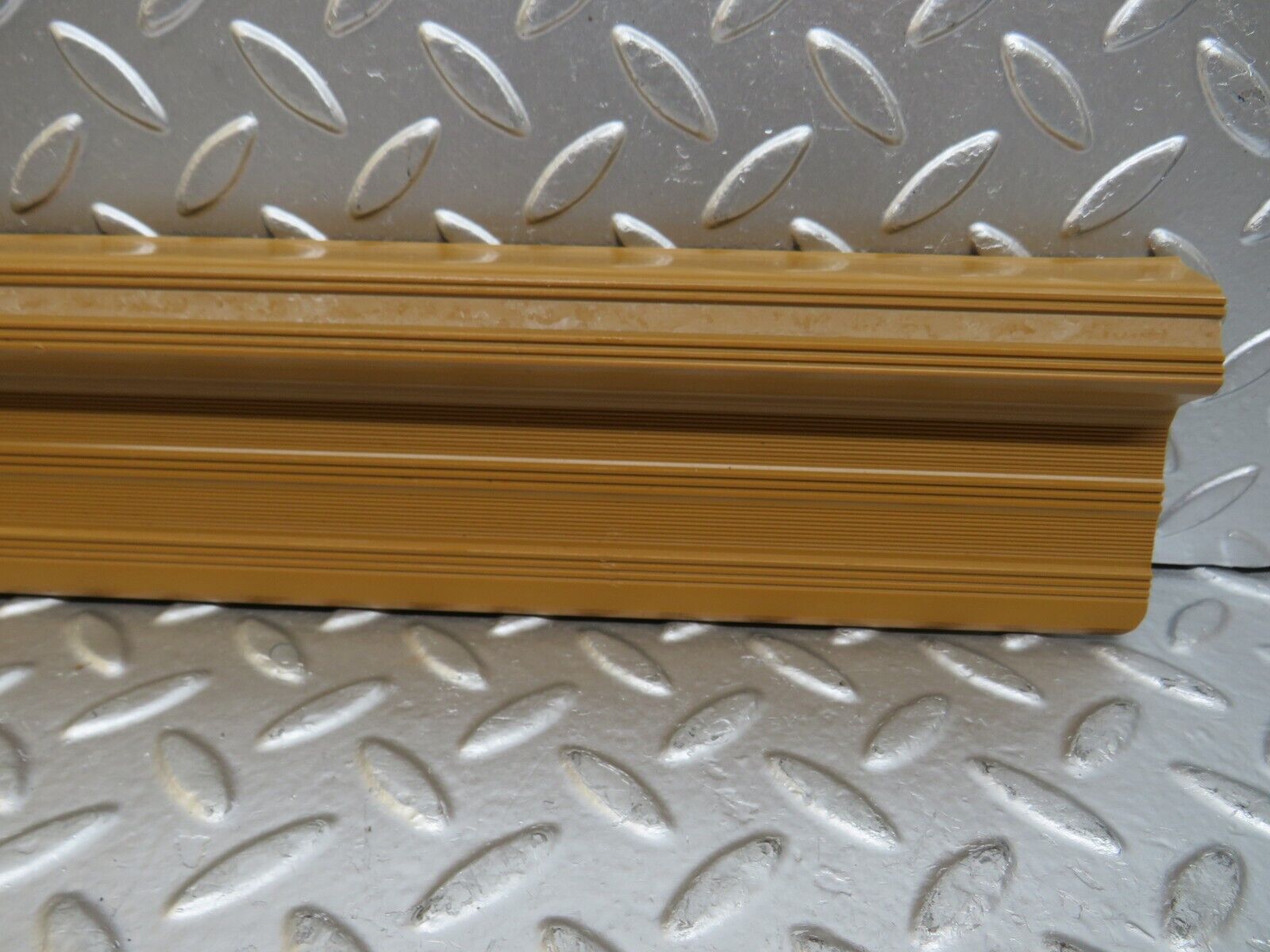 25434 Mercedes-Benz W123 200 Front Right Door Sill