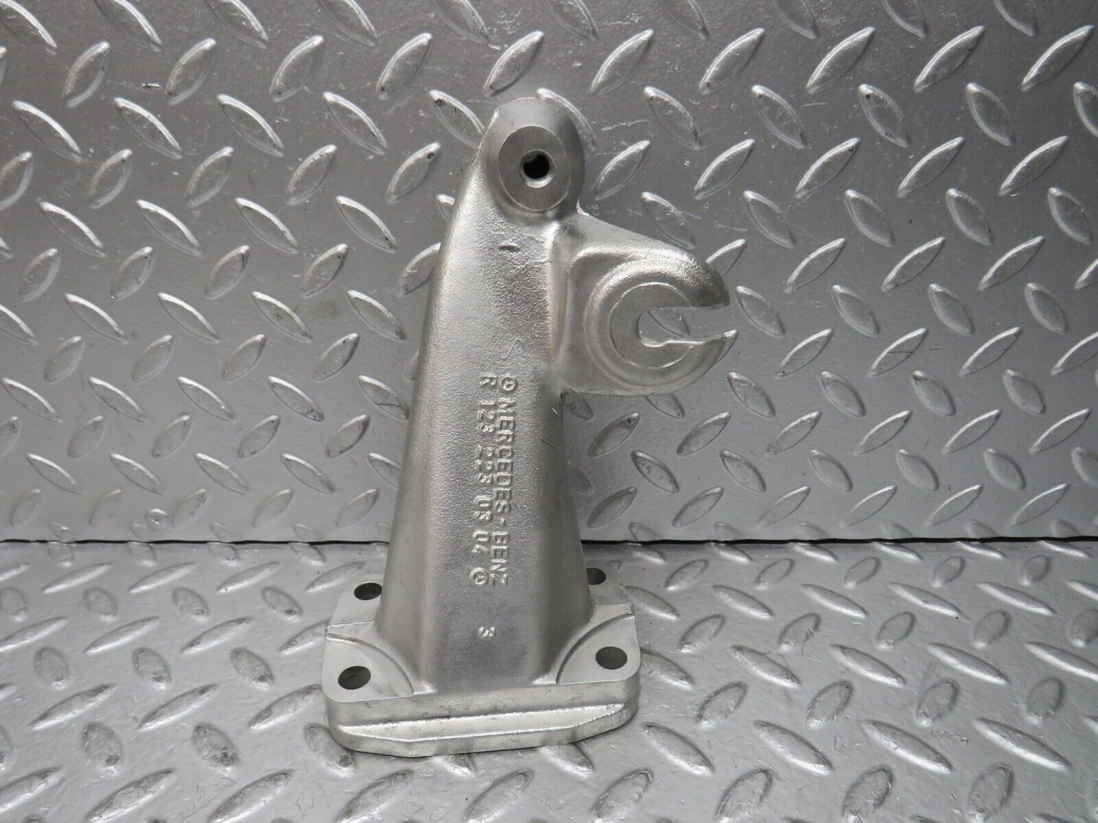 27996 Mercedes-Benz W123 280E Engine Mount Bracket Right Side 1232230304