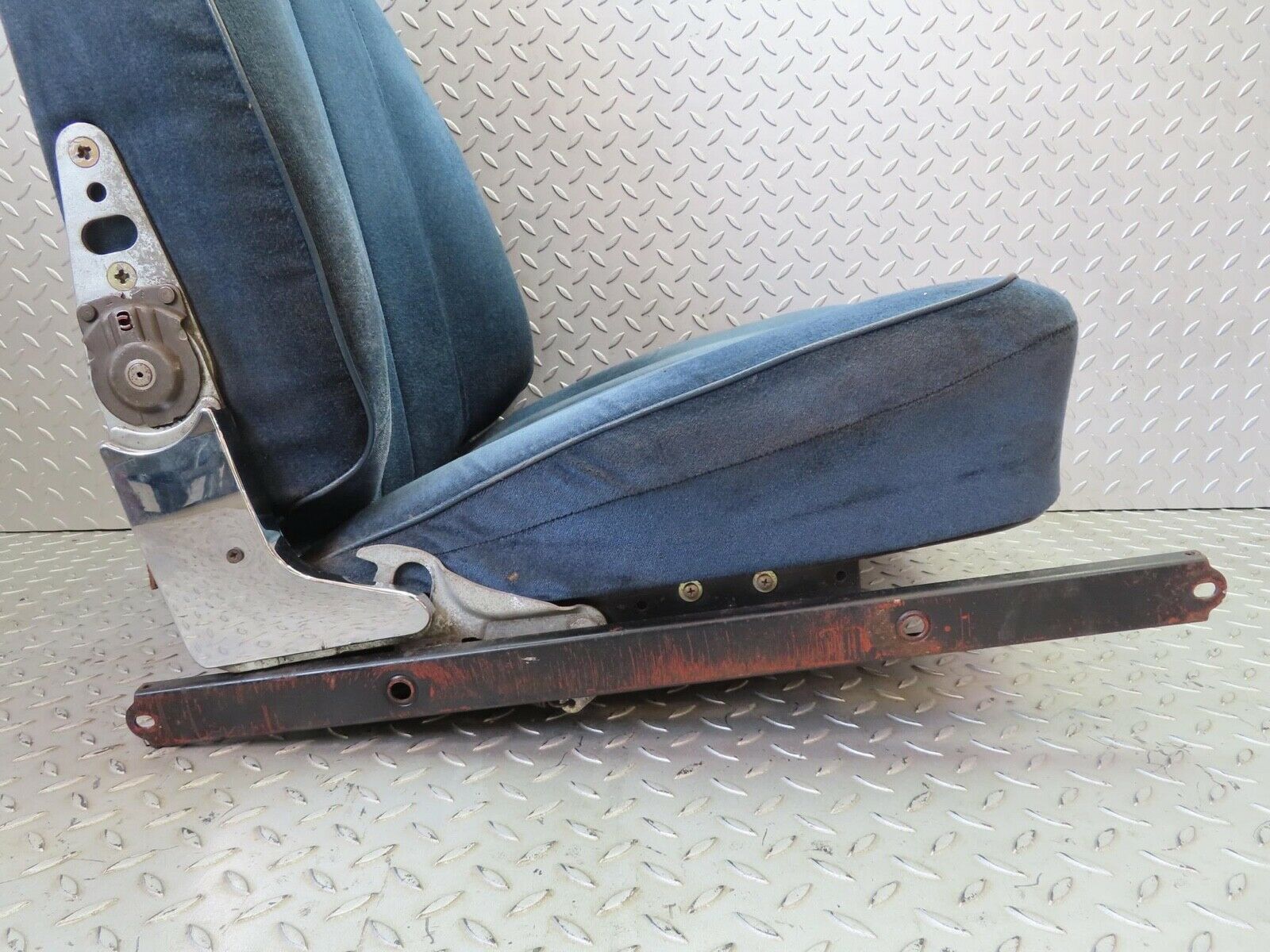 14006 Mercedes-Benz C107 280SLC Front Right Seat Blue