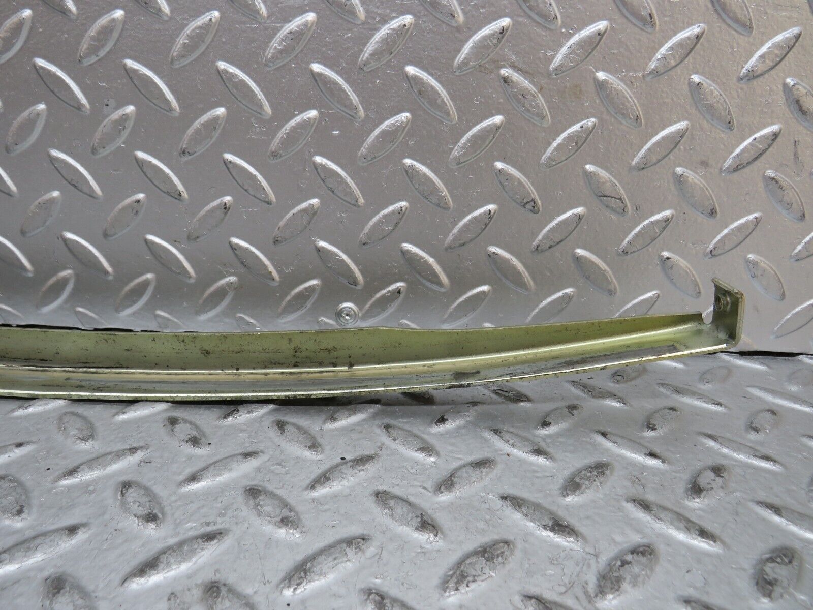 29192 Mercedes-Benz C124 320CE Coupe Left Door Window Channel