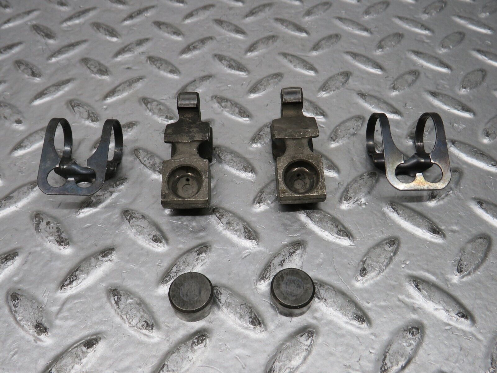 28185 Mercedes-Benz W123 280E Valve Rocker Arm With Tappet & Retaining Spring