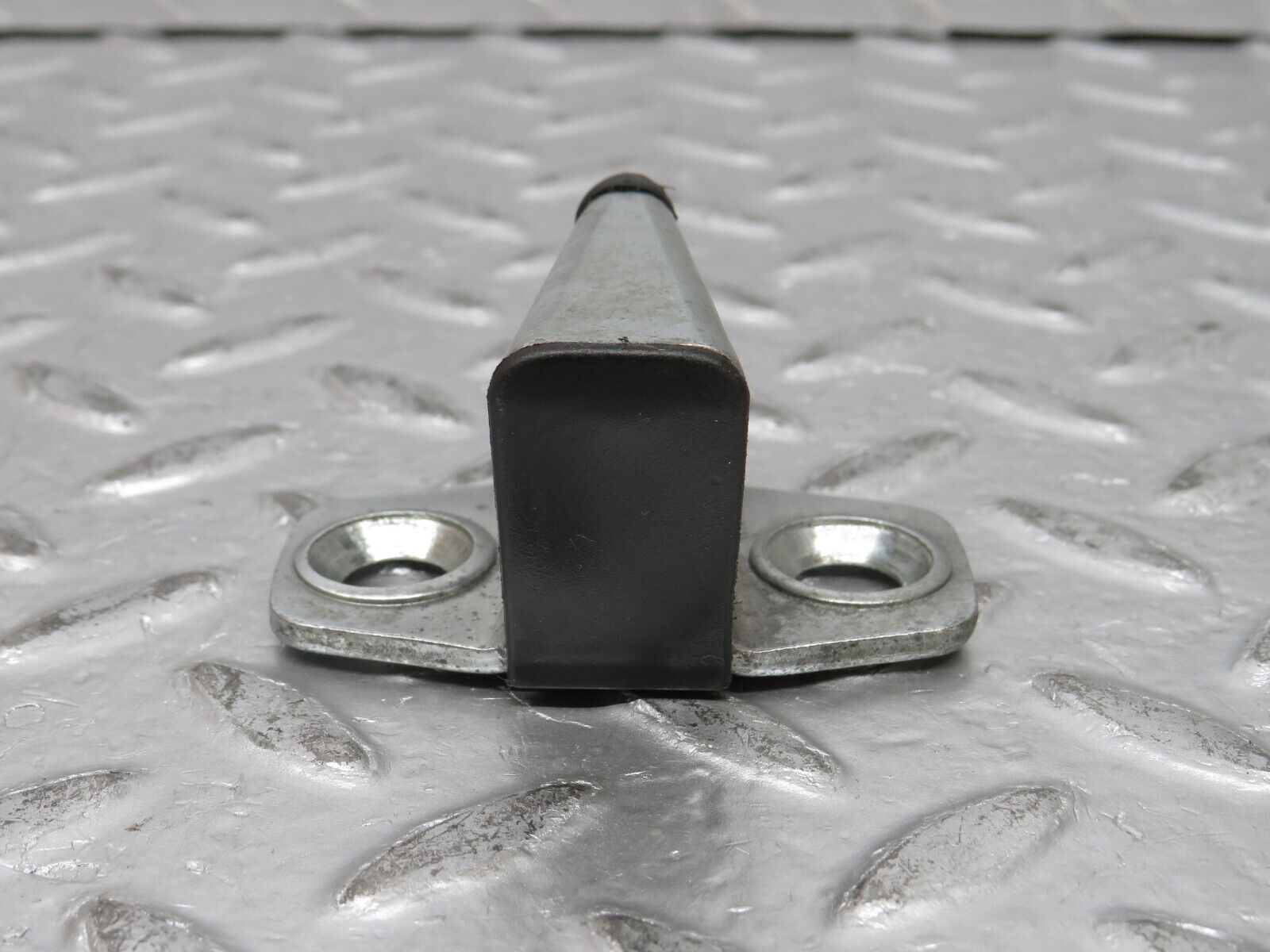 32379 Mercedes-Benz S124 300TE Wagon Door Lock Latch