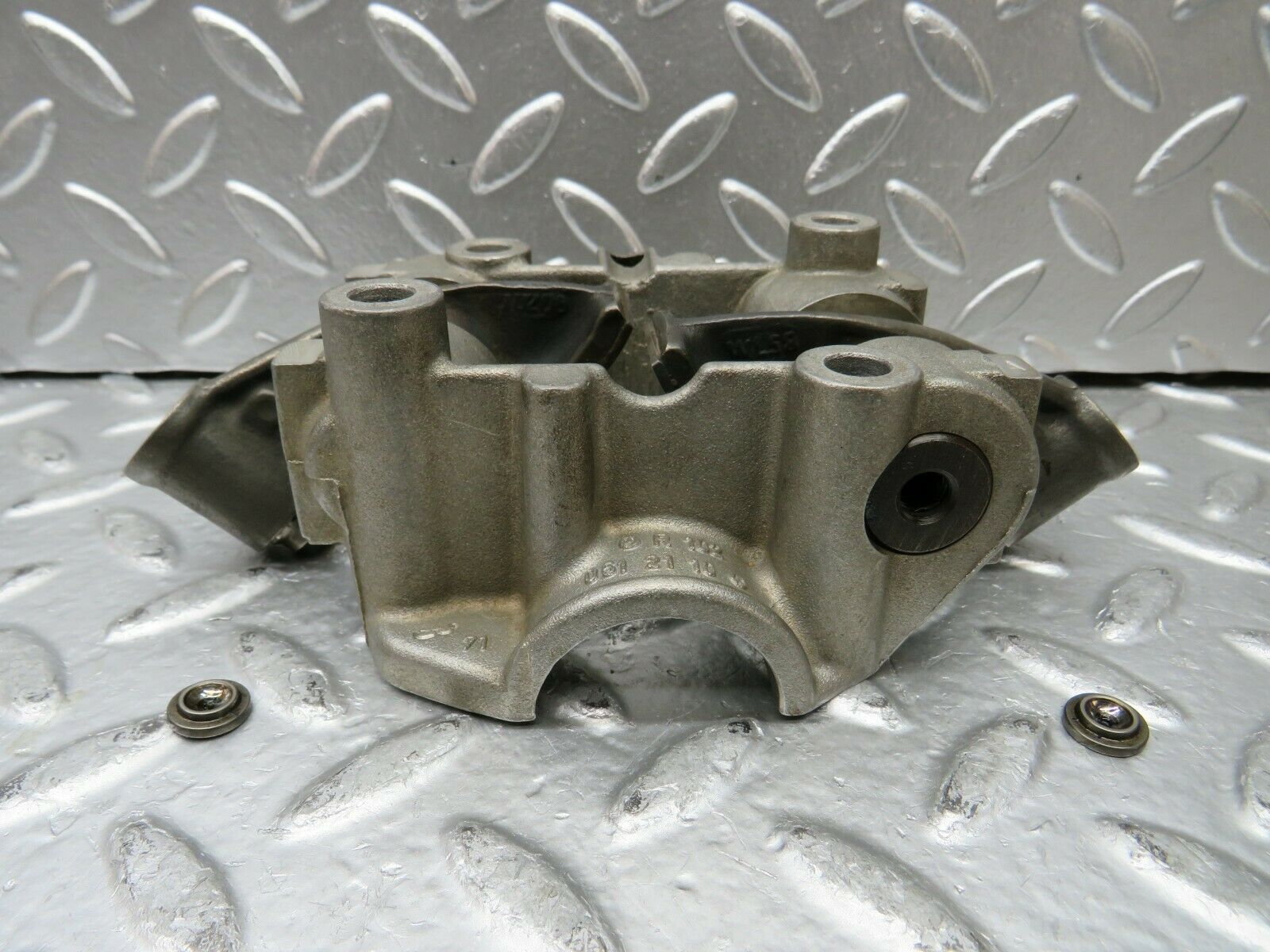 23071 Mercedes-Benz C123 230CE Coupe Rocker Arms Camshaft Bearing Block 1020512110