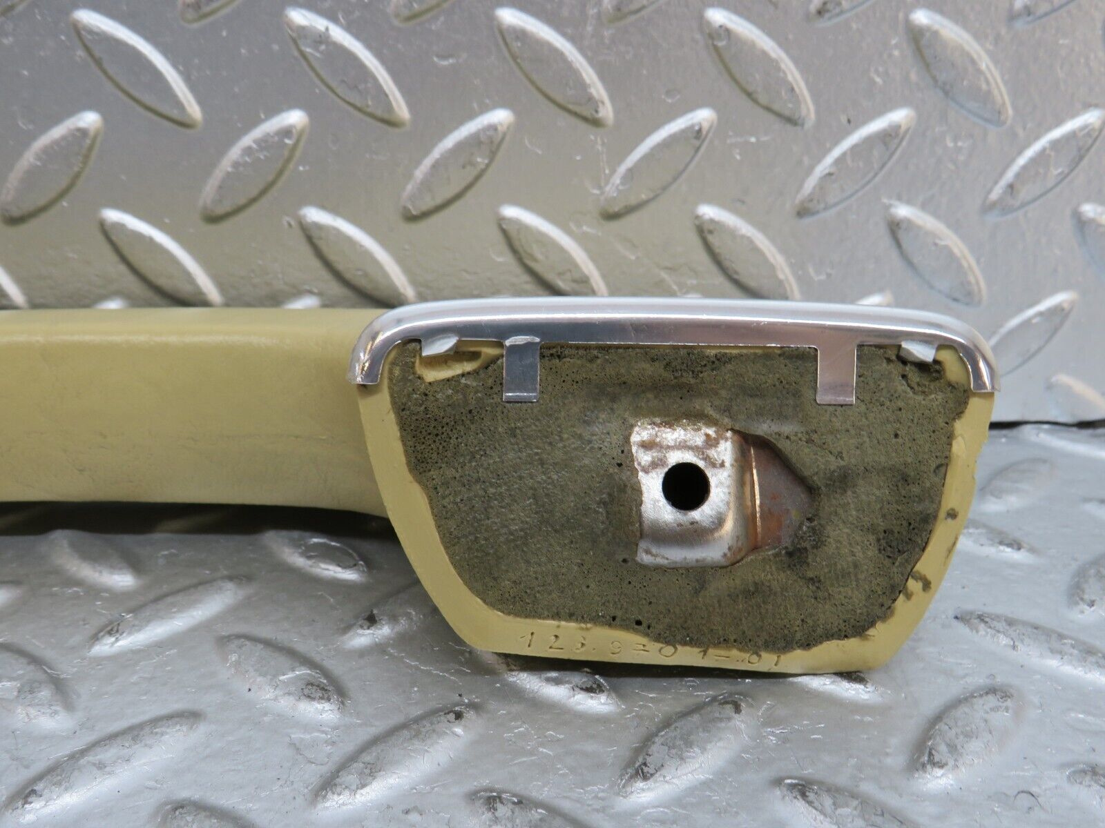 29653 Mercedes-Benz W123 230E Front Left Interior Door Handle 1239701701