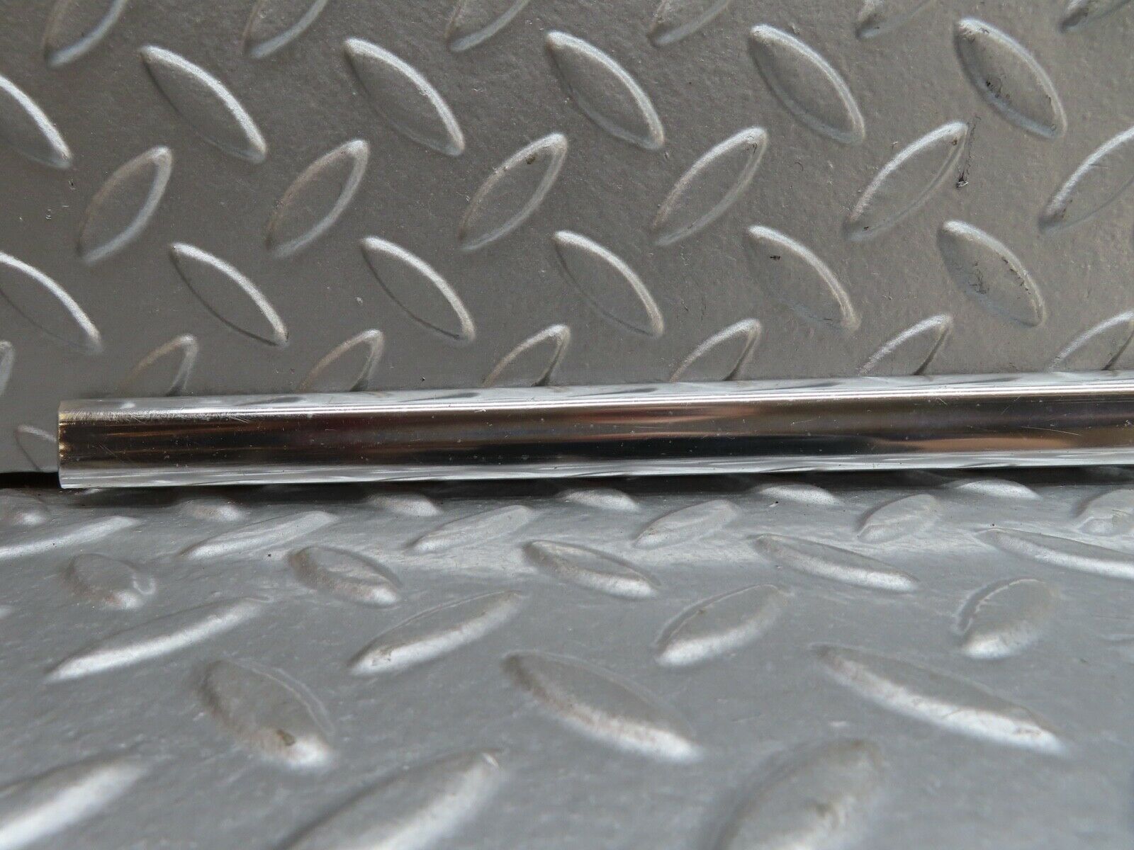 19126 Mercedes-Benz W123 300D Rear Left Door Chrome Moulding Trim