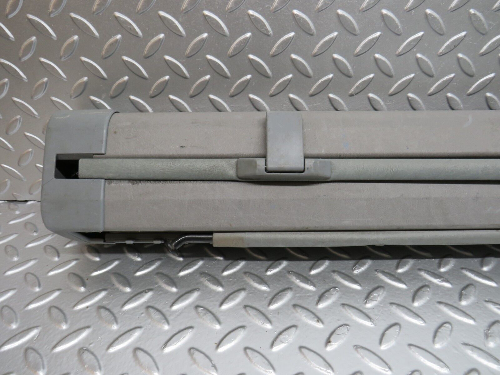 31499 Mercedes-Benz S124 220TE Wagon Trunk Roll Compartment Cover