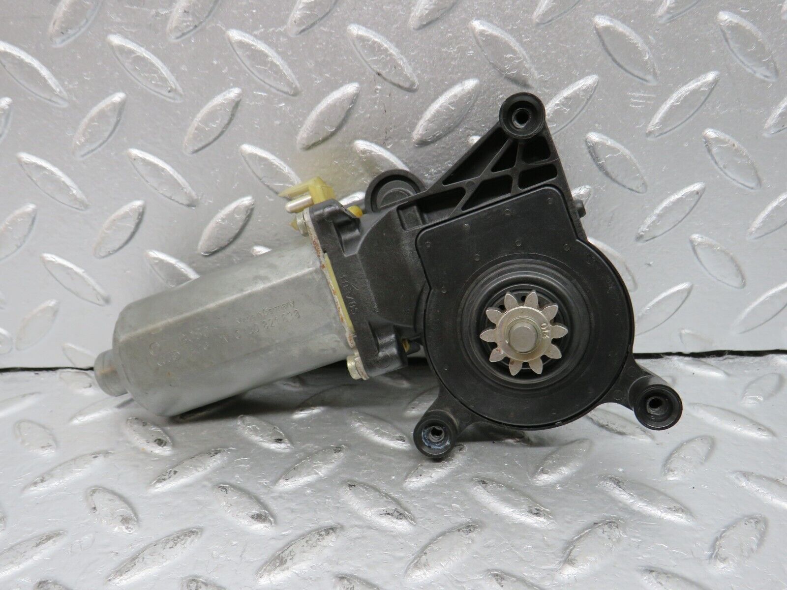 33413 Mercedes-Benz W202 C180 Window Regulator Motor Front Left 0130821638