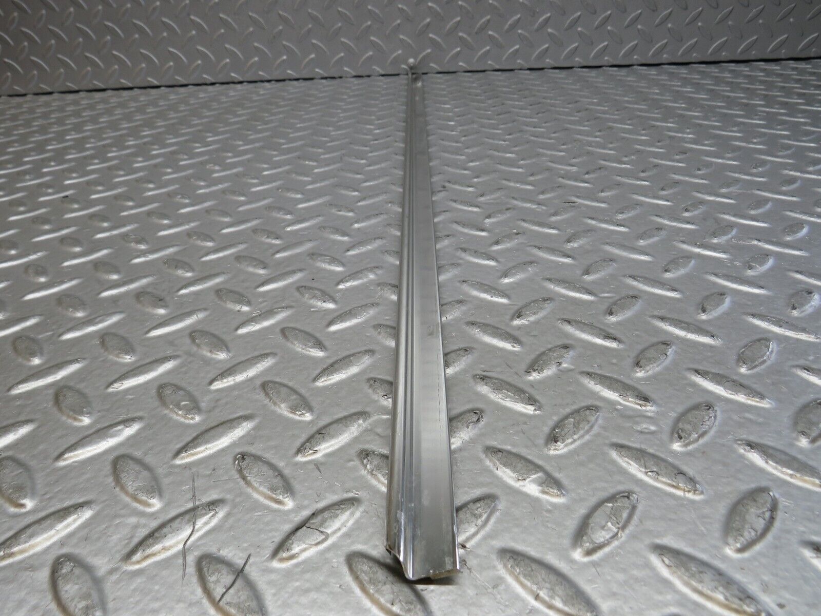 36954 Mercedes-Benz C126 420SEC Coupe Rear Right Interior Window Chrome