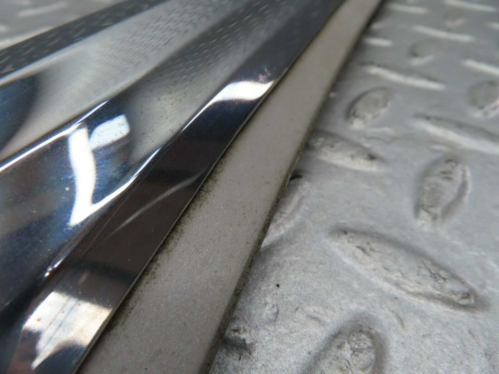 16588 Mercedes-Benz C107 380SLC Rear Right Quarter Window Chrome Frame