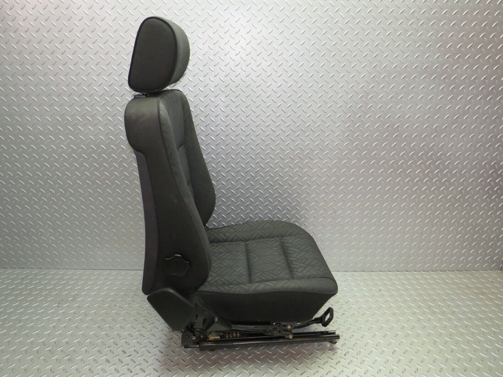 33348 Mercedes-Benz W202 C180 Front Left Passenger Seat 2029101450