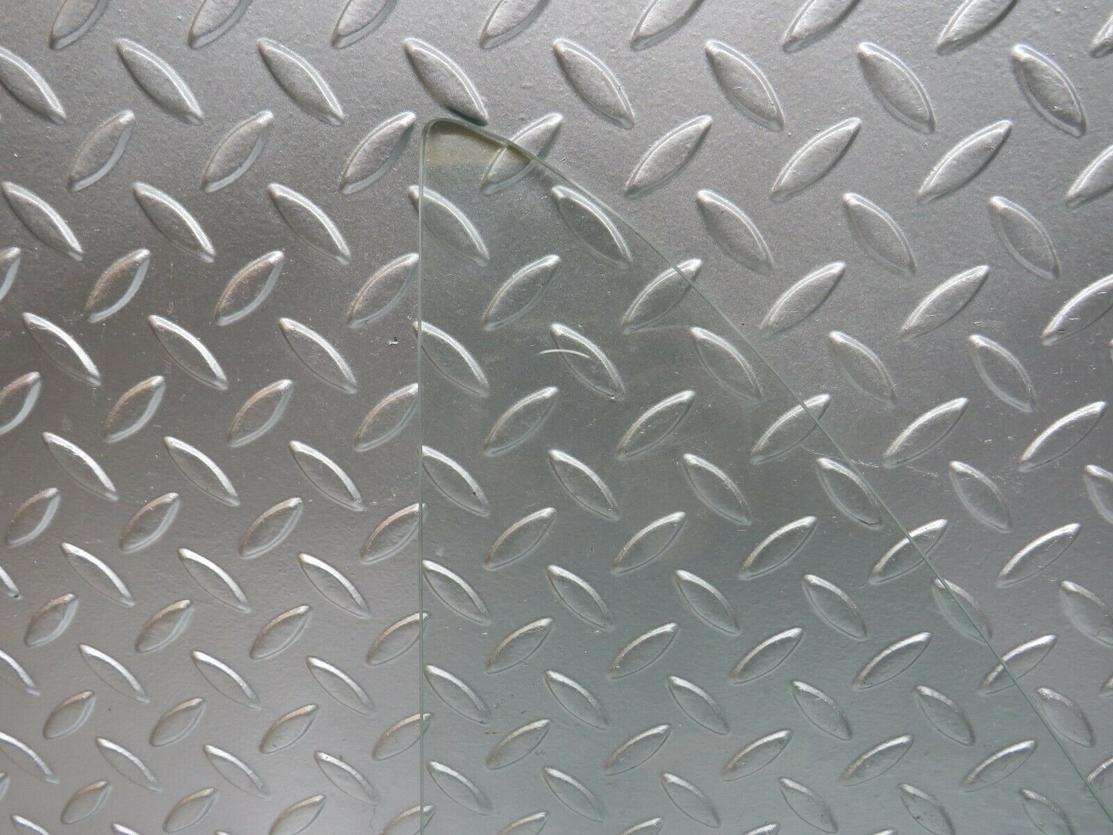 24583 Mercedes-Benz W108 Rear Left Quarter Glass