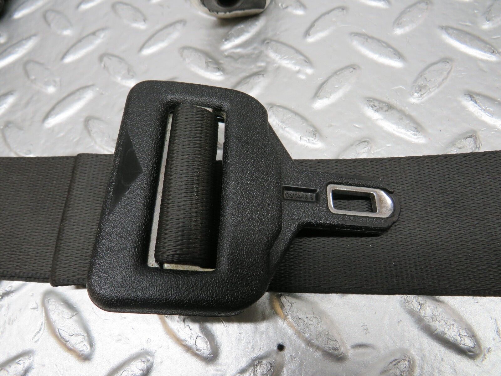 25174 Mercedes-Benz W201 190D Rear Seat Belt Set 1268601886