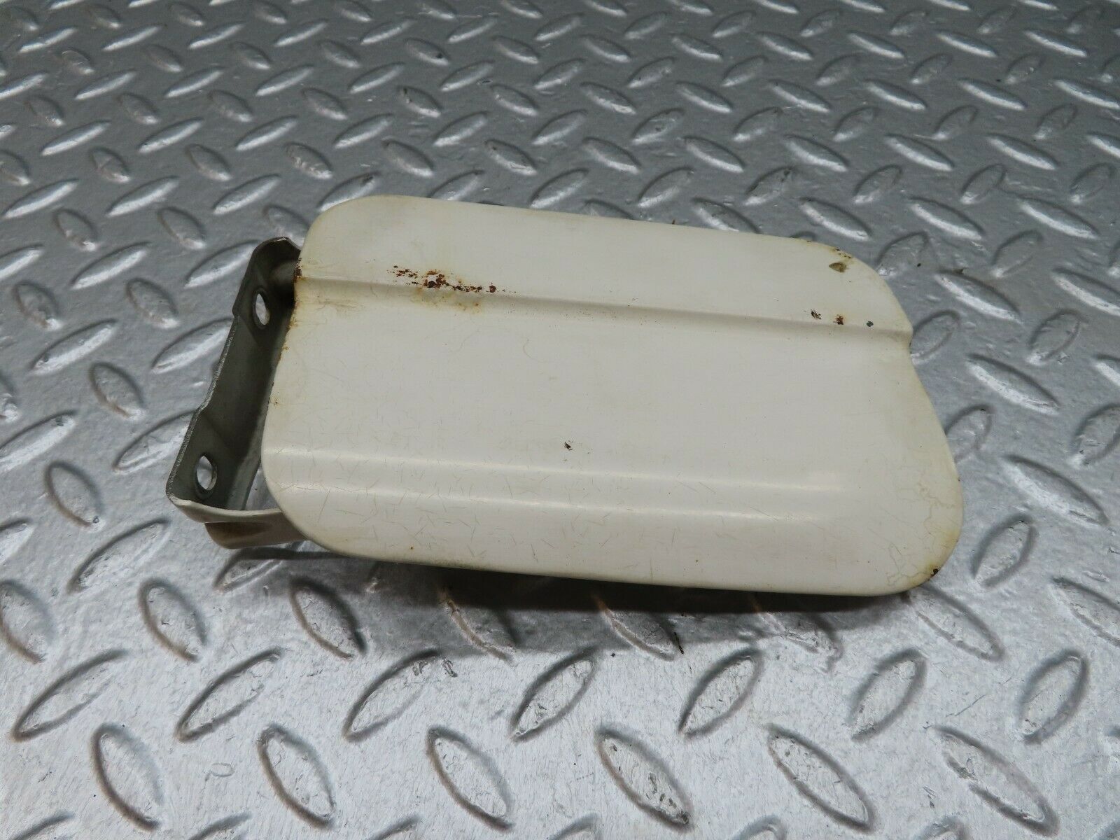 18052 Mercedes-Benz W123 200 Fuel Tank Flap Cap 1235840039