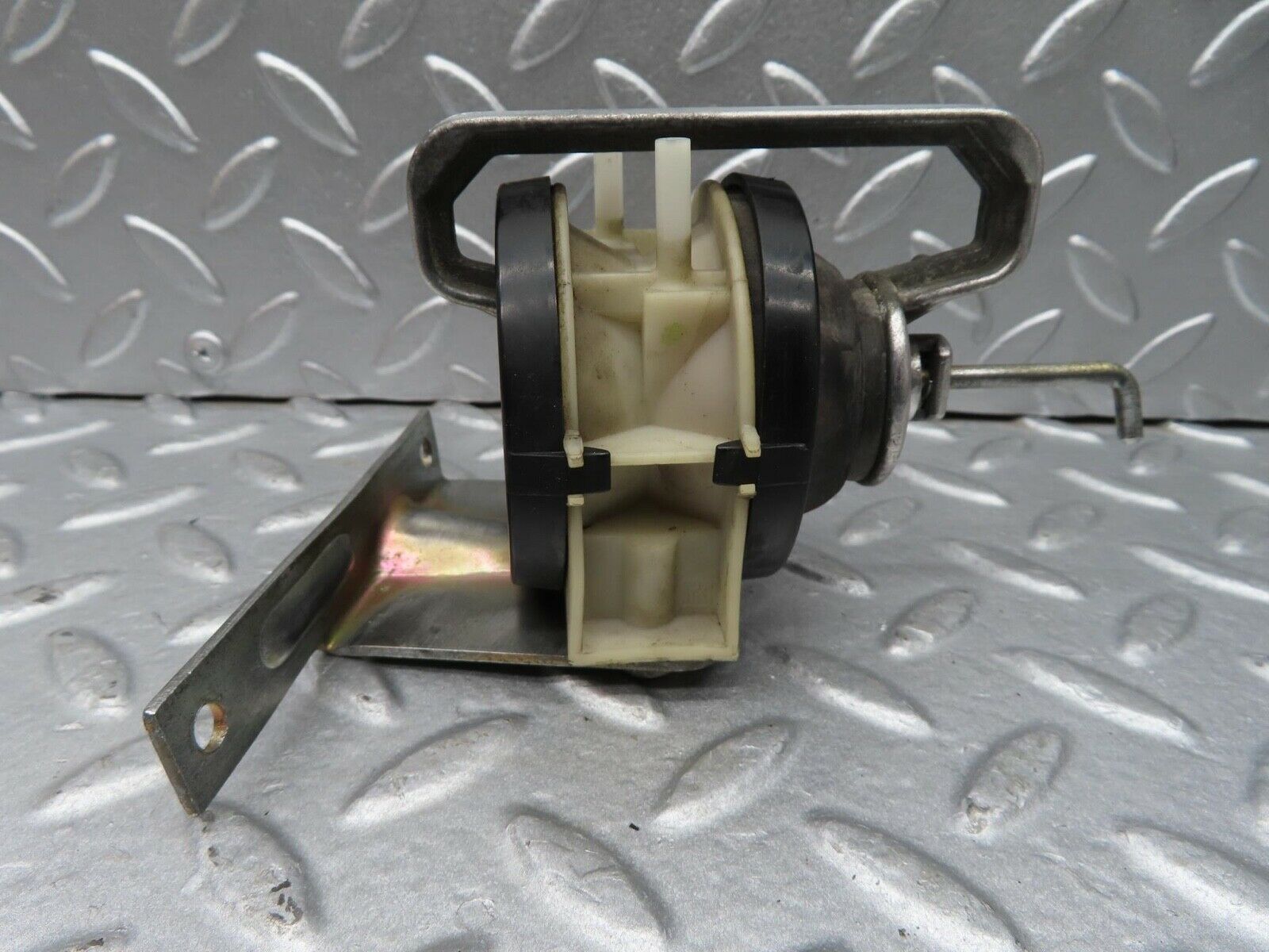 14156 Mercedes-Benz C107 280SLC Air Vent Door Opener Vacuum Actuator