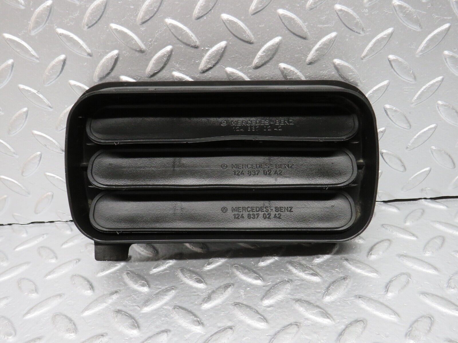 30373 Mercedes-Benz W124 230E Rear Air Intake Vent Right 1248370230