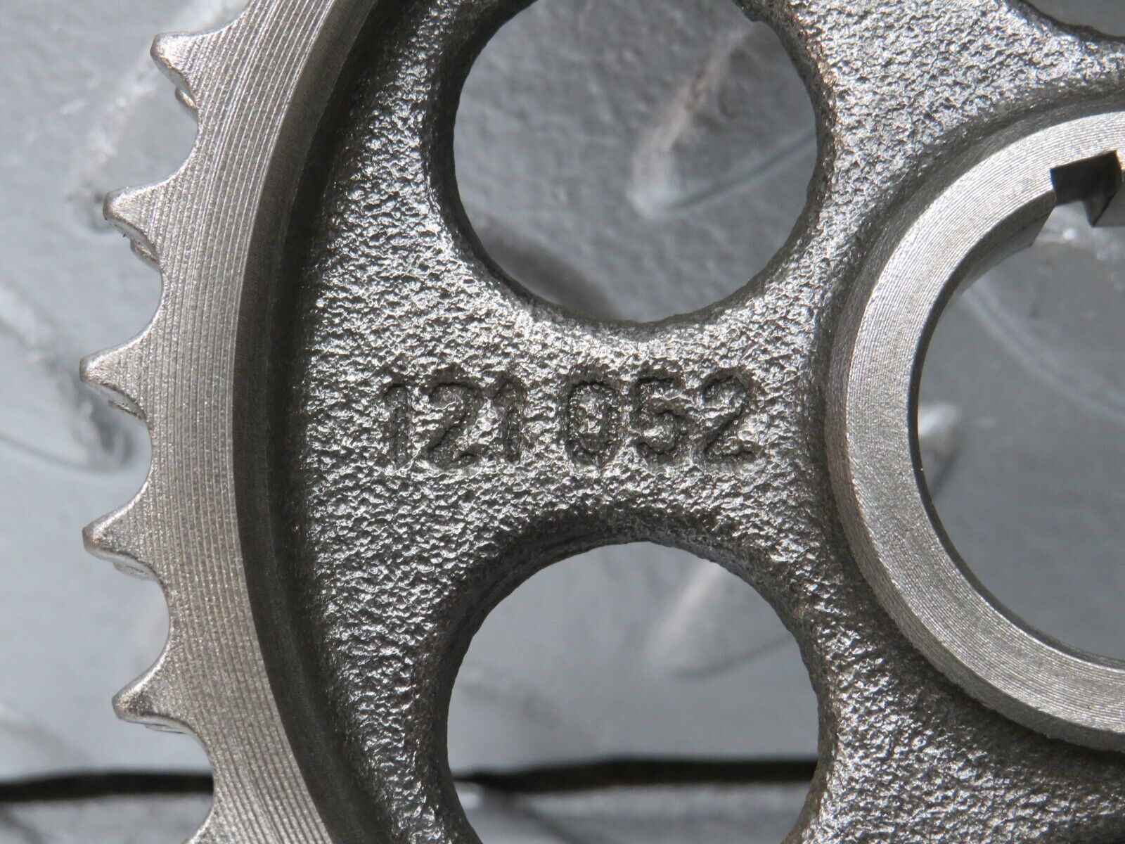 32917 Mercedes-Benz W123 300D Camshaft Timing Gear 1210520201