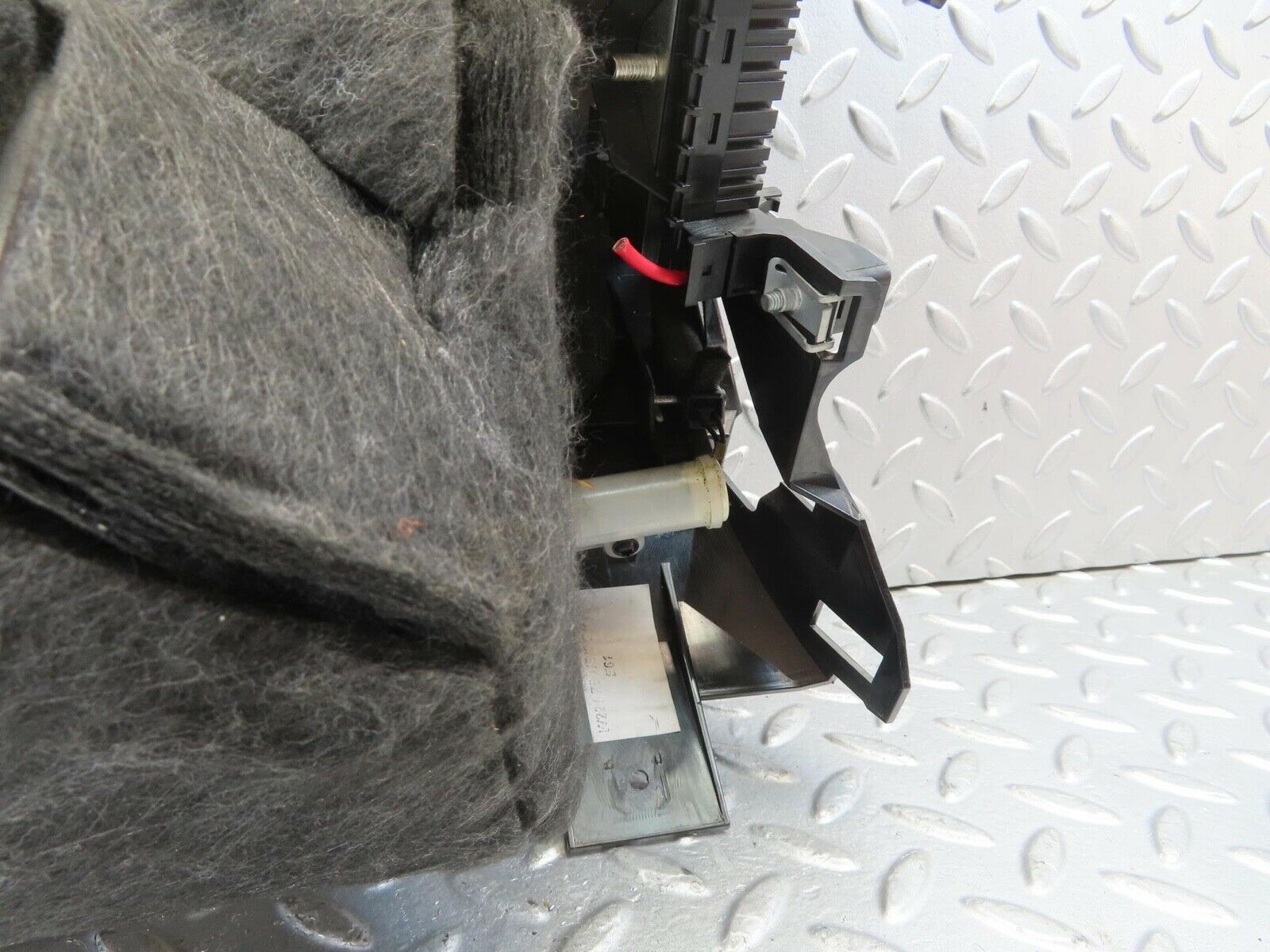 11072 Mercedes-Benz W221 S320 Glove Box