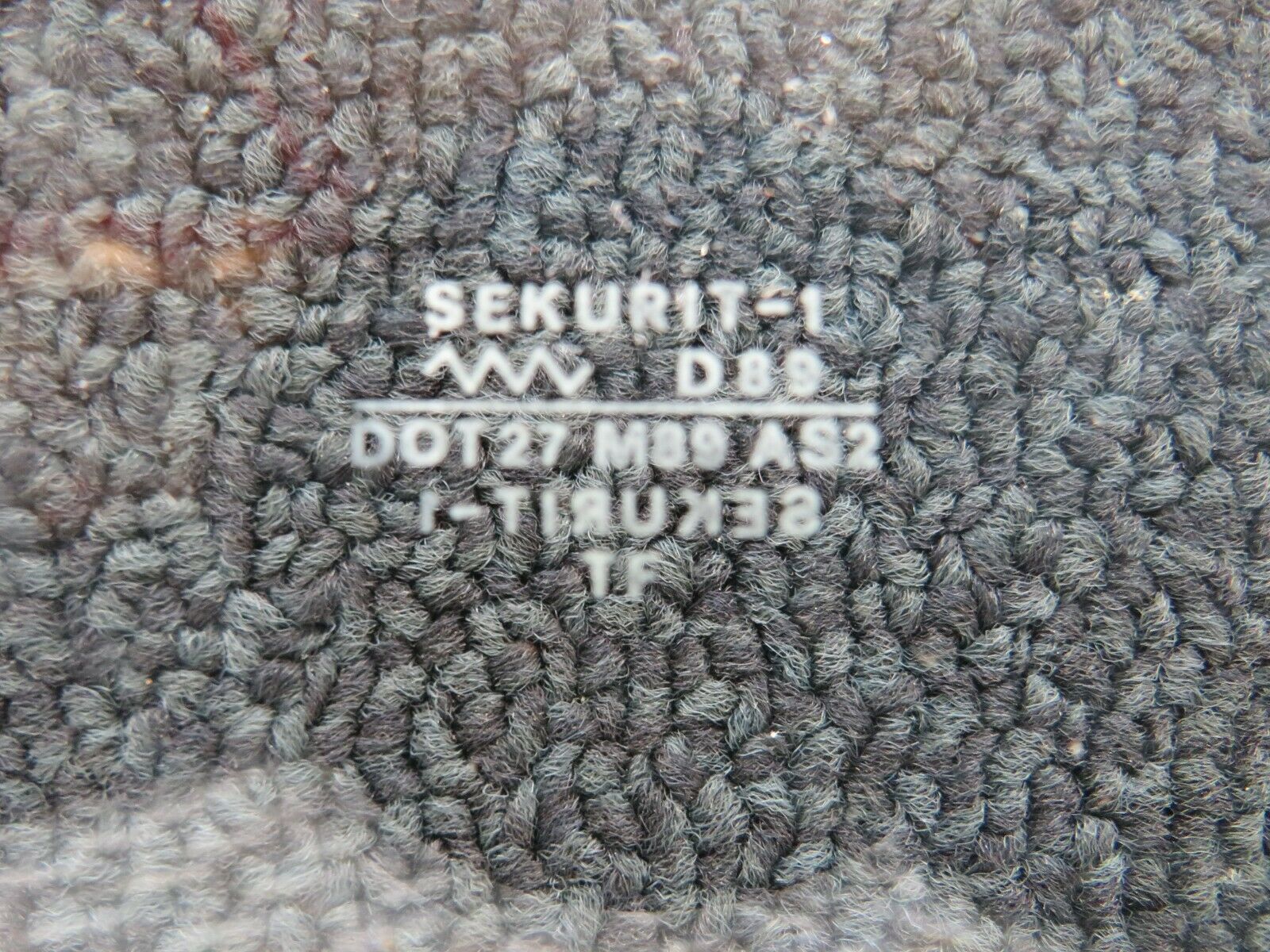 23649 Mercedes-Benz W114 280E Front Right Door Window Glass