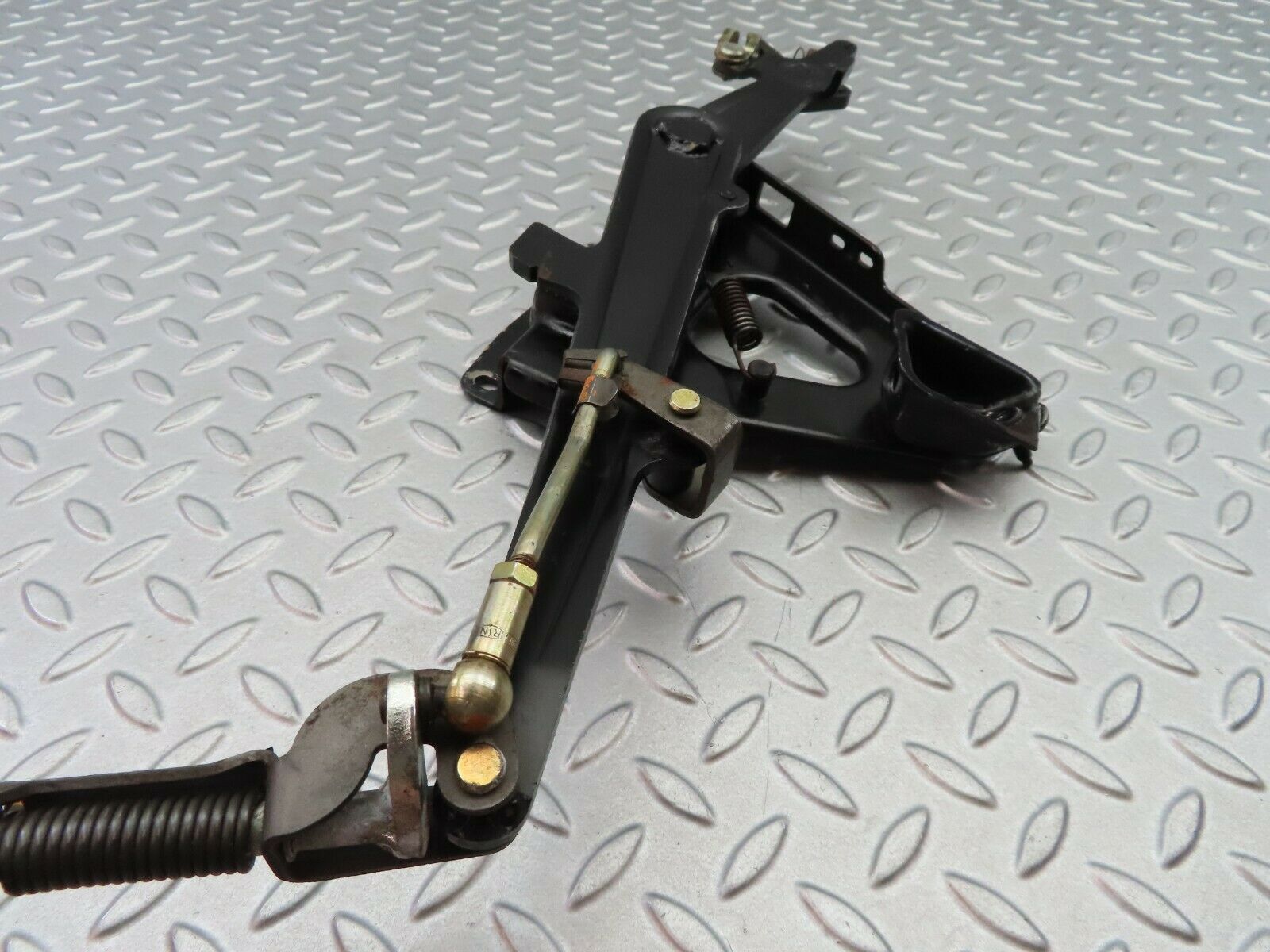 6302 Mercedes-Benz W126 380SE Handbrake Regulator