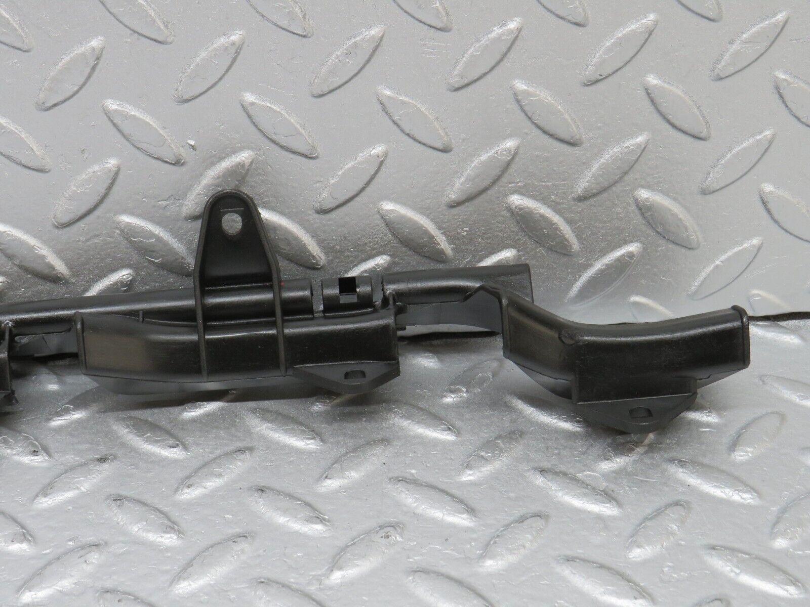 36567 Mercedes-Benz W201 190E 2.0L Starter Motor Wire Cover Bracket 2015460581