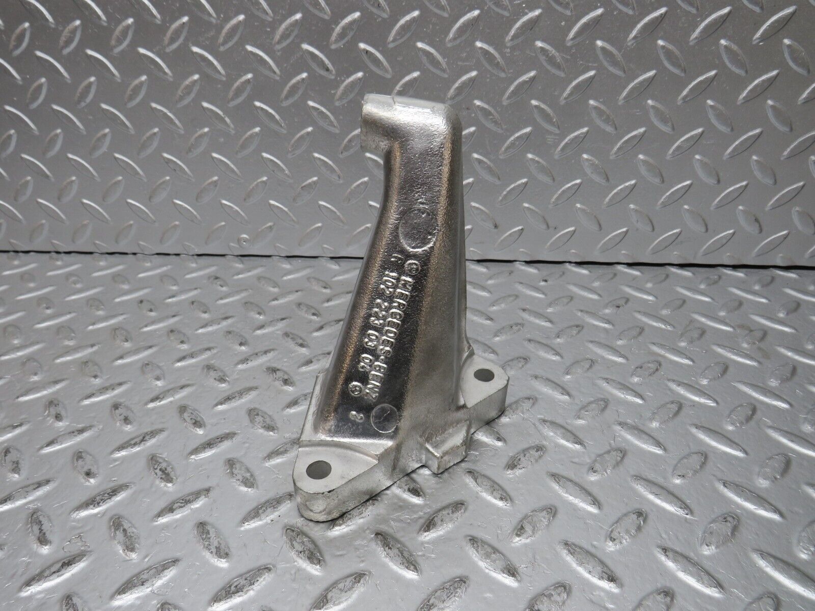 31974 Mercedes-Benz W123 230E Engine Mount Bracket Right Side 1022230504