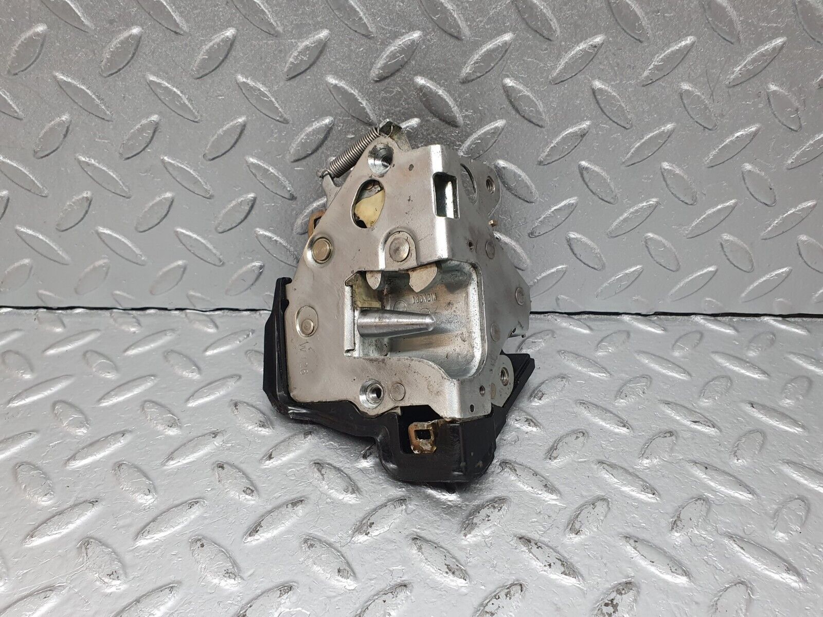 41105 Mercedes-Benz W126 300SE Rear Right Door Lock Mechanism 1237330208