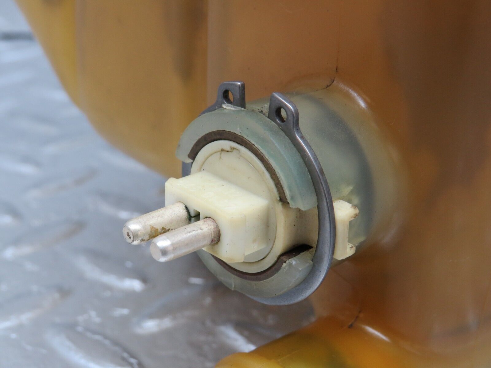 34104 Mercedes-Benz W124 260E Coolant Tank Reservoir 1245000649 1235010215