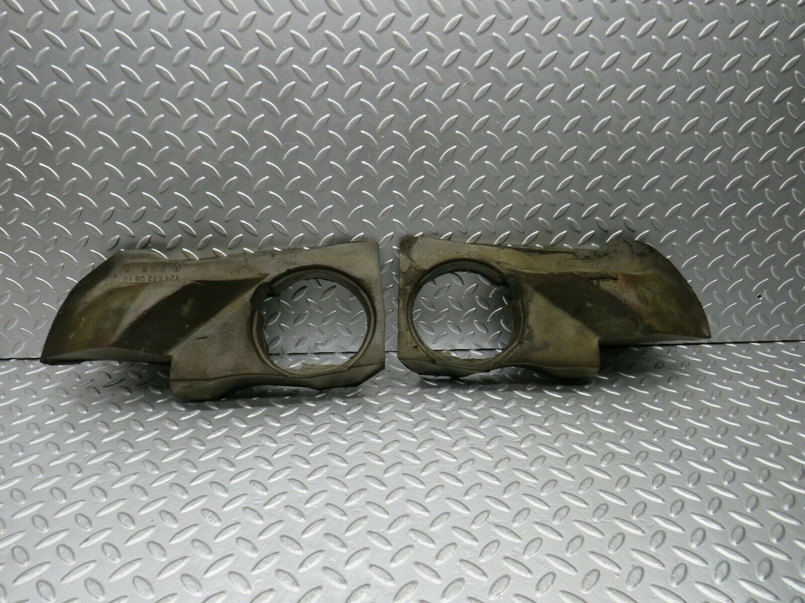 22501 Mercedes-Benz C124 E220 Coupe Parcel Shelf Speaker Insulation 1246820910