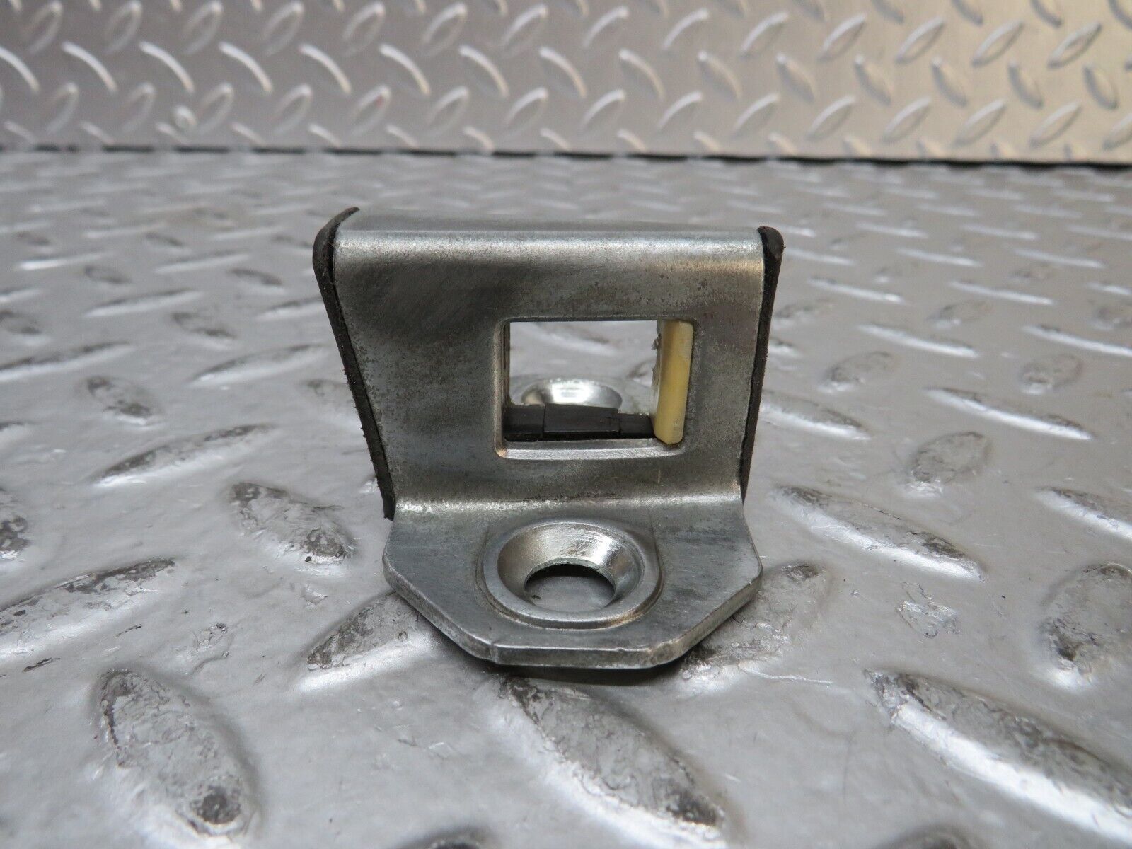 27746 Mercedes-Benz S124 300TE Wagon Door Lock Latch