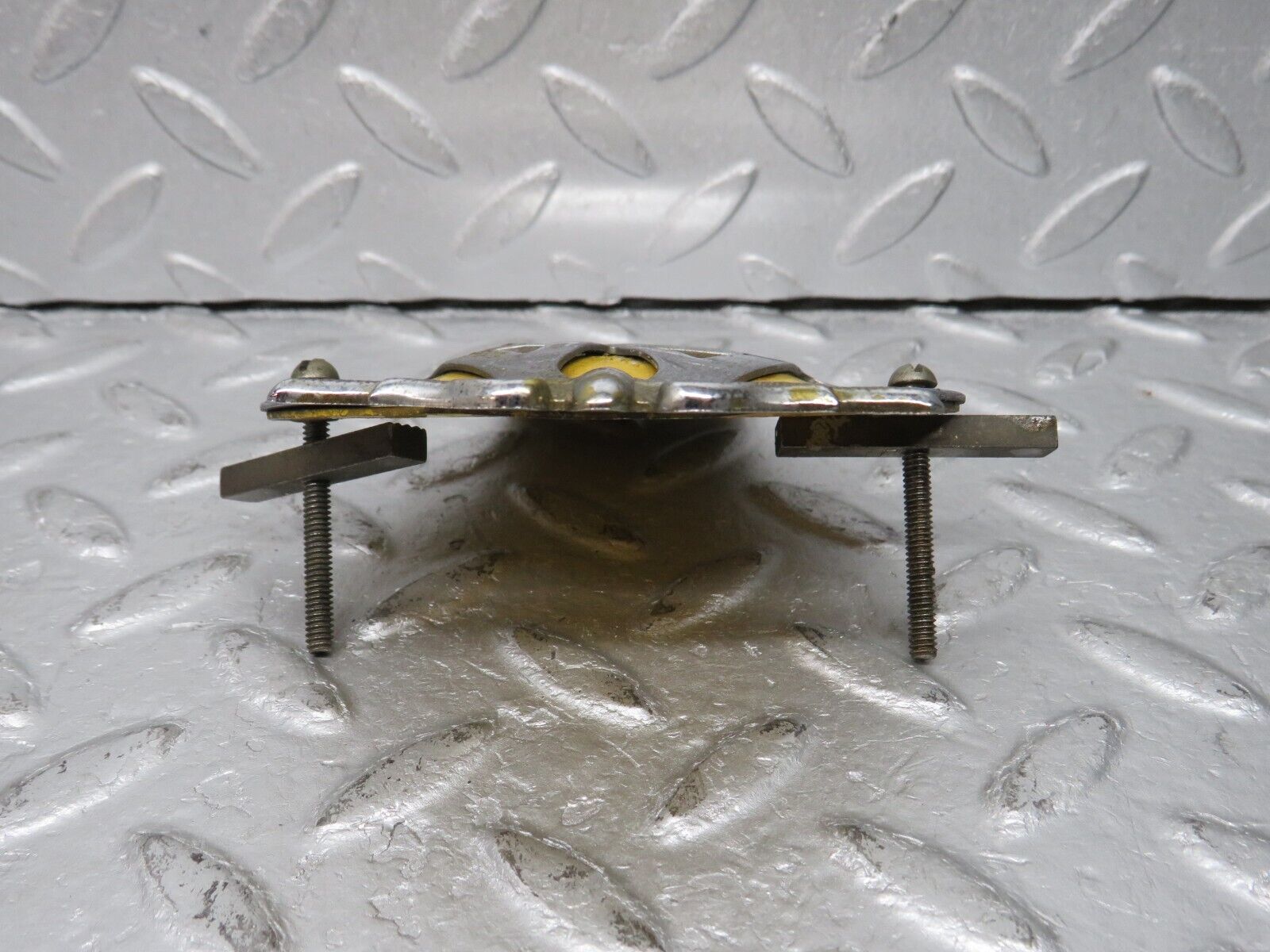 38172 AA / The Automobile Association Vintage Membership Badge 6C41462 (1962/63)