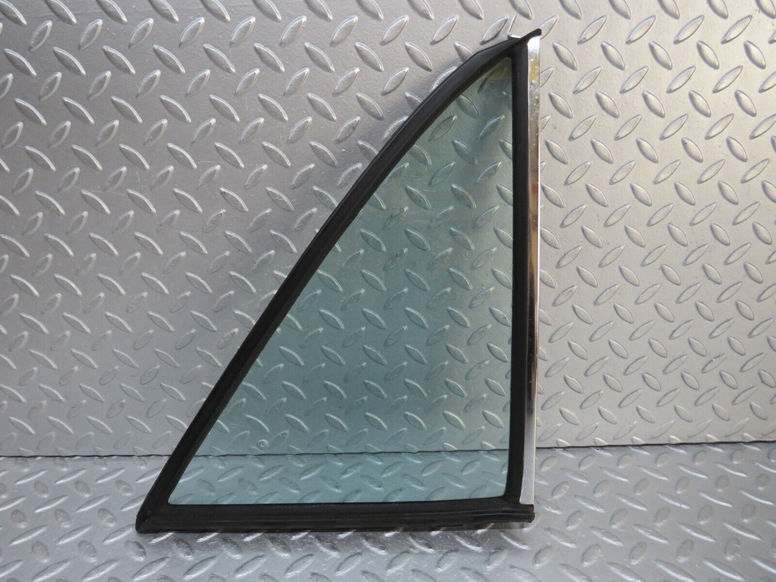 37516 Mercedes-Benz W109 300SEL Rear Right Quarter Window Glass