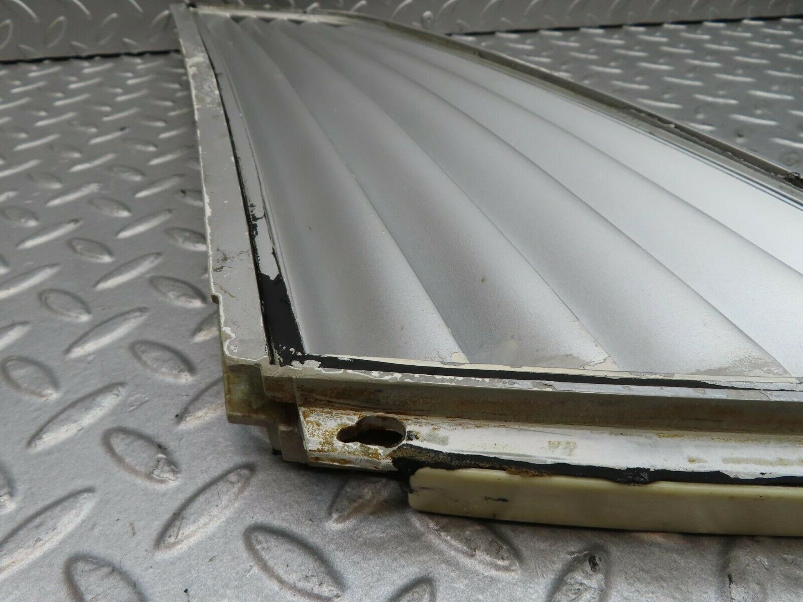 16586 Mercedes-Benz C107 380SLC Side Window Louvre Rear Left