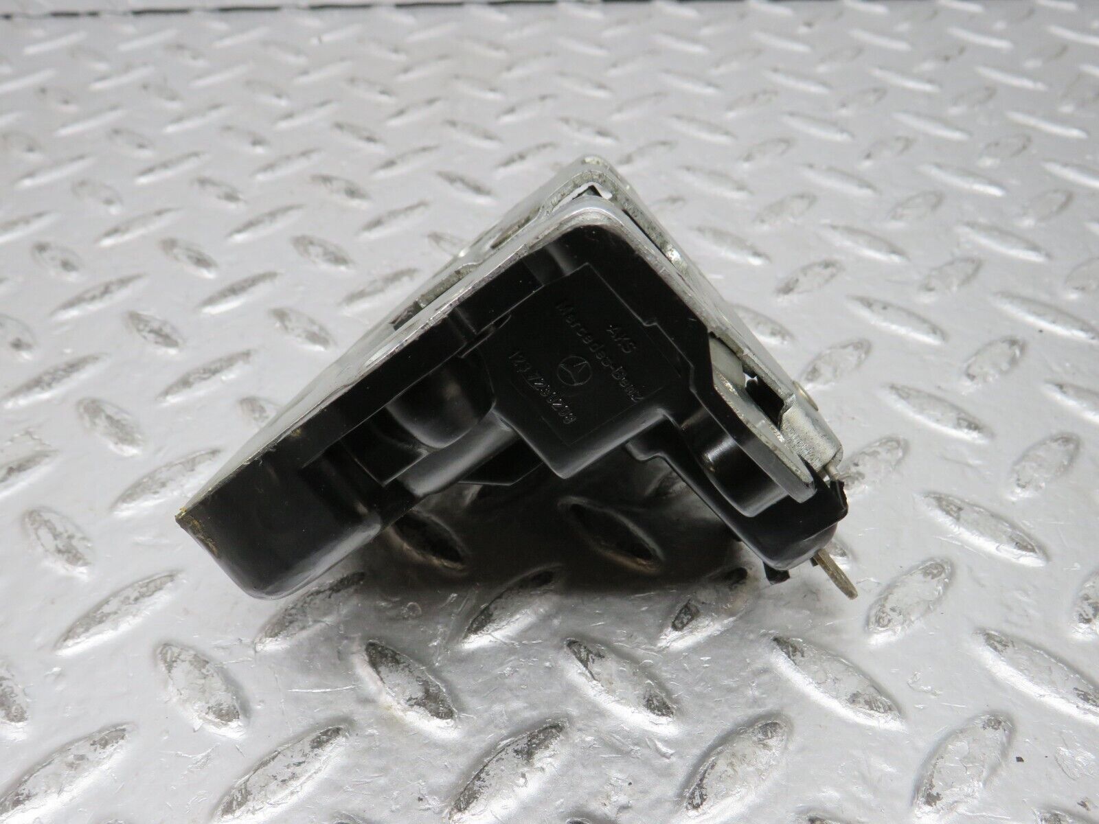 32141 Mercedes-Benz W123 230E Front Right Door Lock Mechanism 1237230208