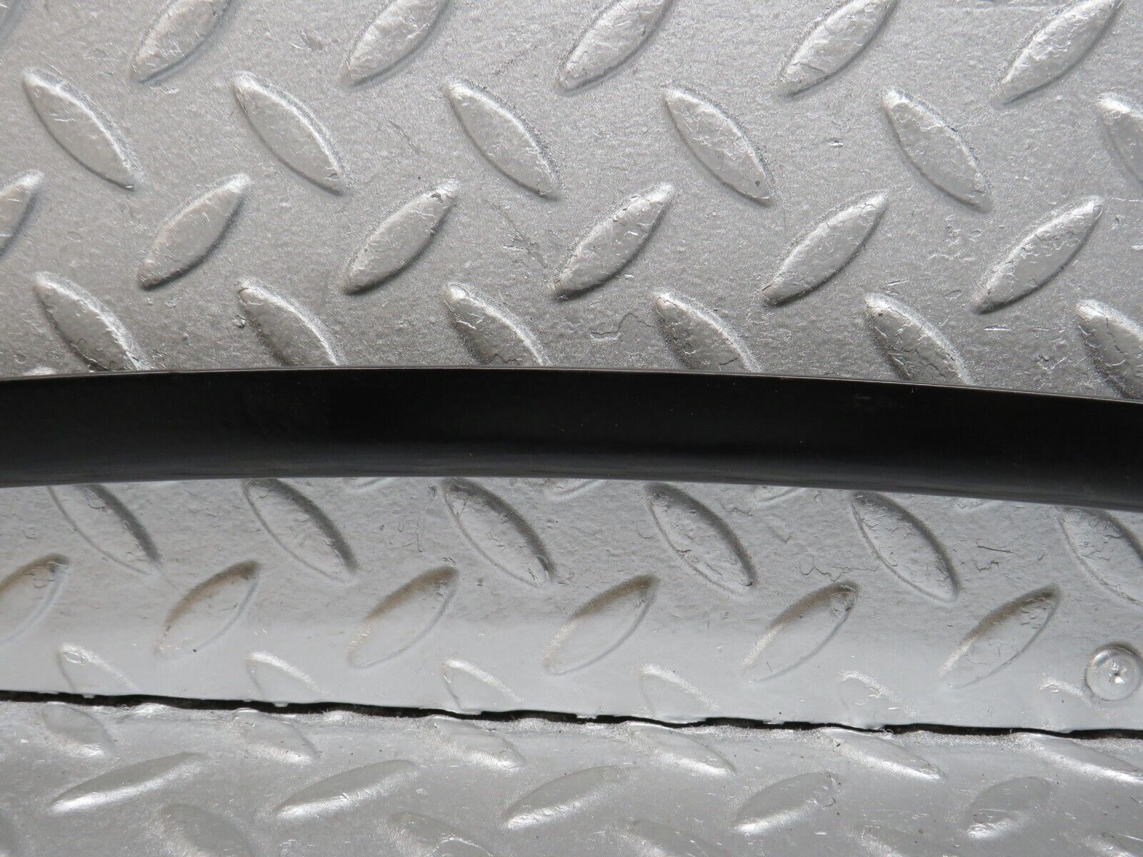 39659 Mercedes-Benz R129 320SL Coupe Right Door Front Window Channel