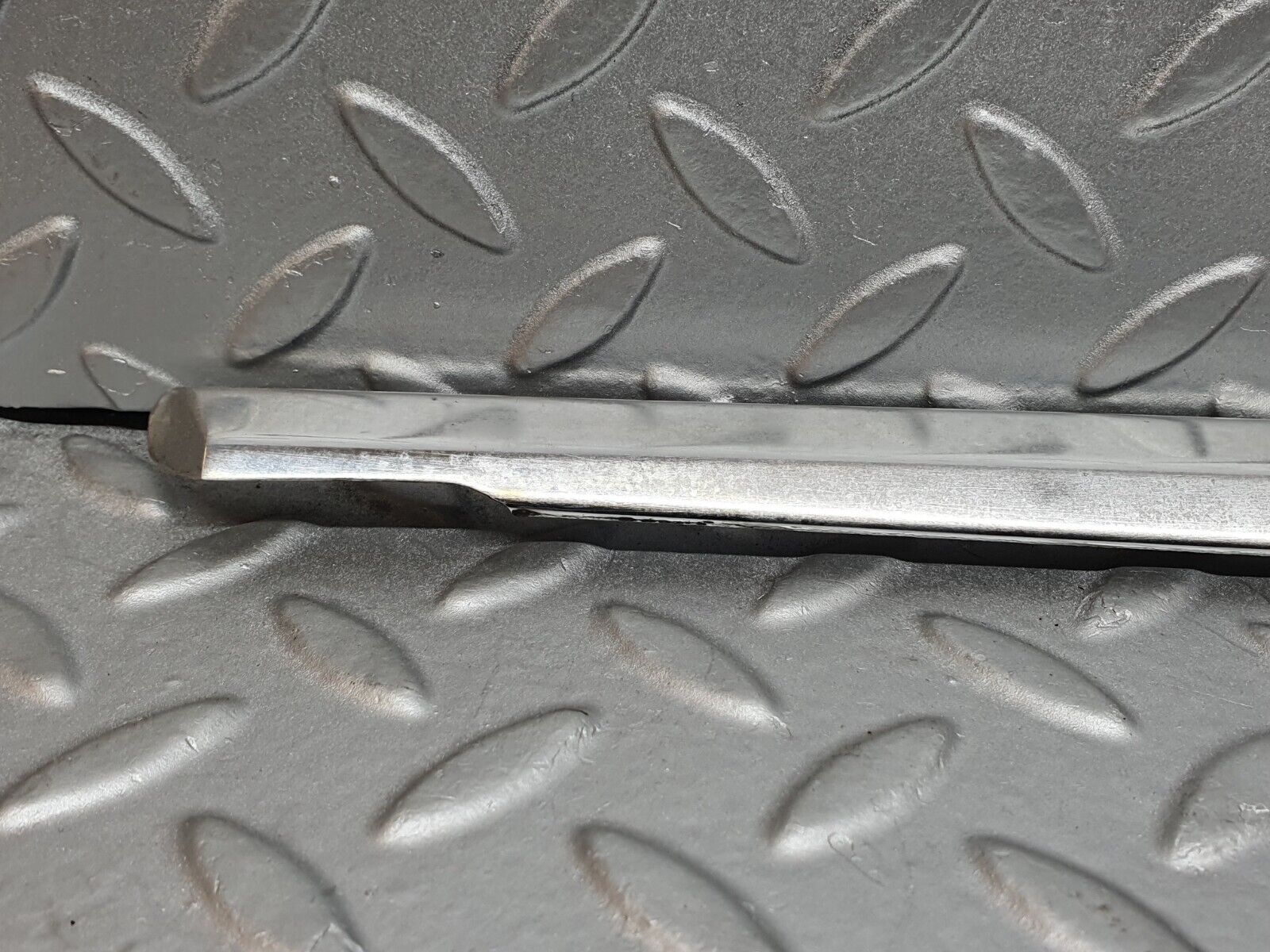 41189 Mercedes-Benz W126 300SE Front Right Door Chrome Moulding Trim