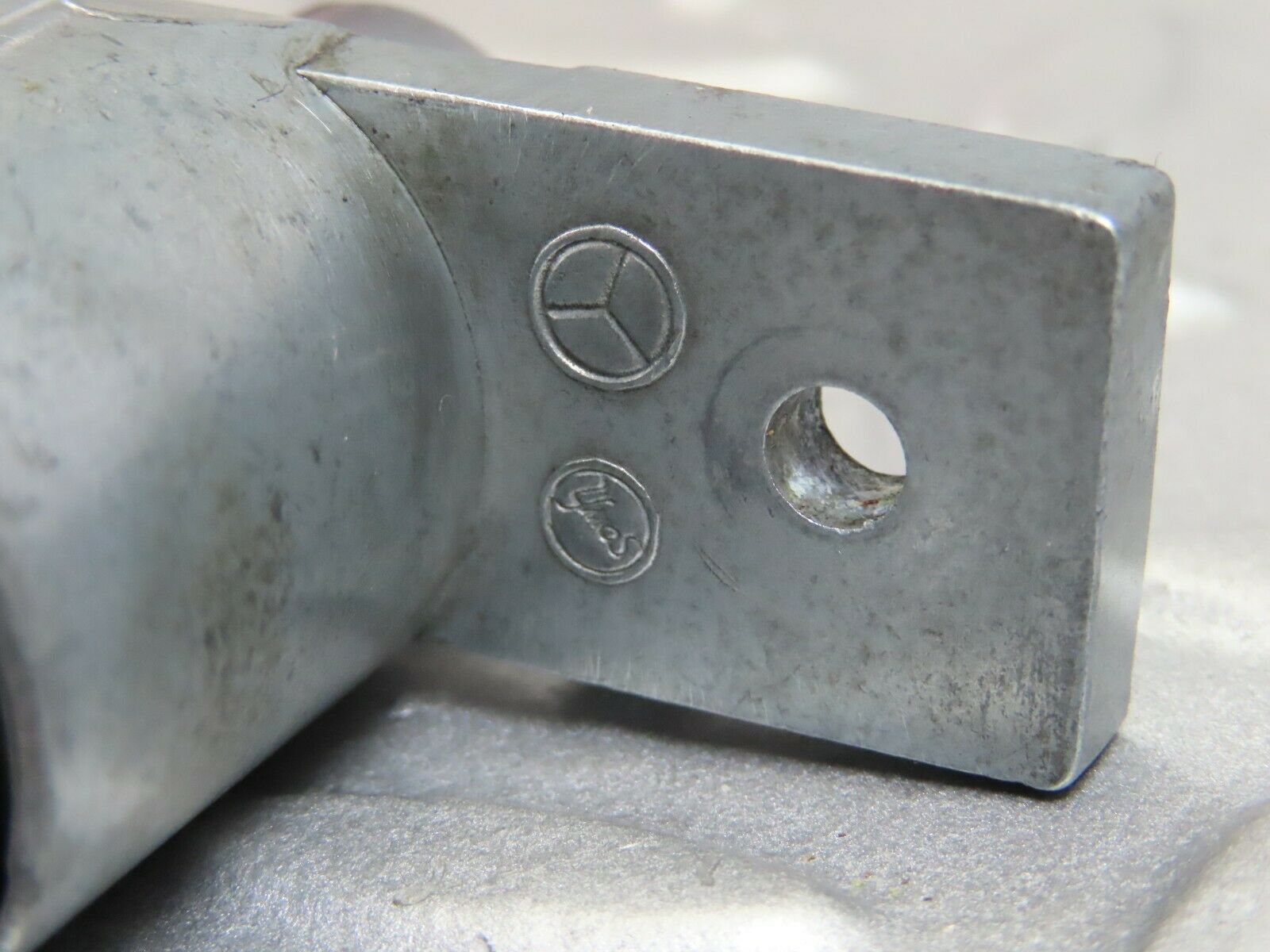 7891 Mercedes-Benz W115 220D Trunk Lock No Key