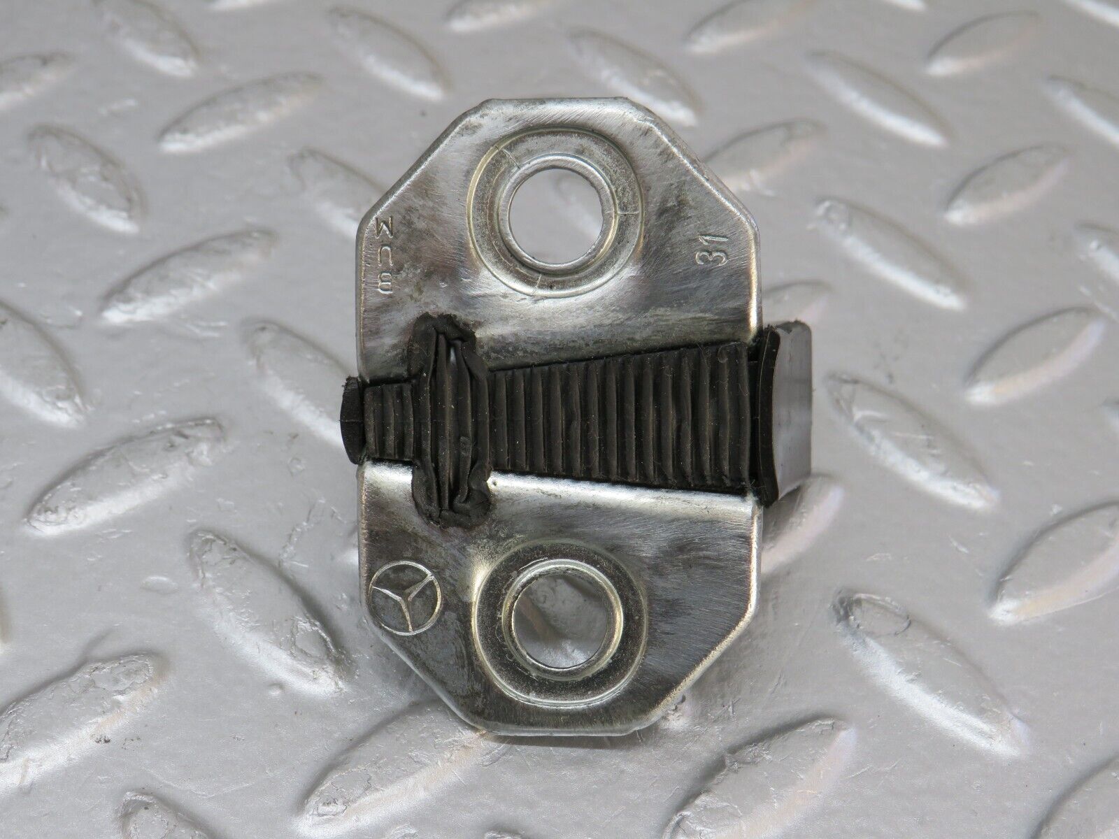 33374 Mercedes-Benz W202 C180 Door Lock Latch