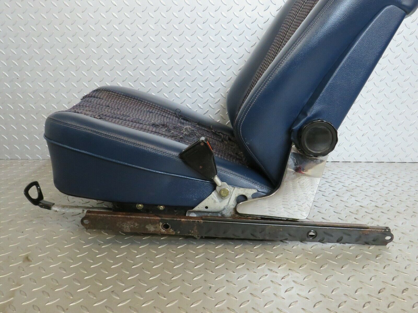 23760 Mercedes-Benz C107 450SLC Coupe Front Right Seat Blue Half Leather