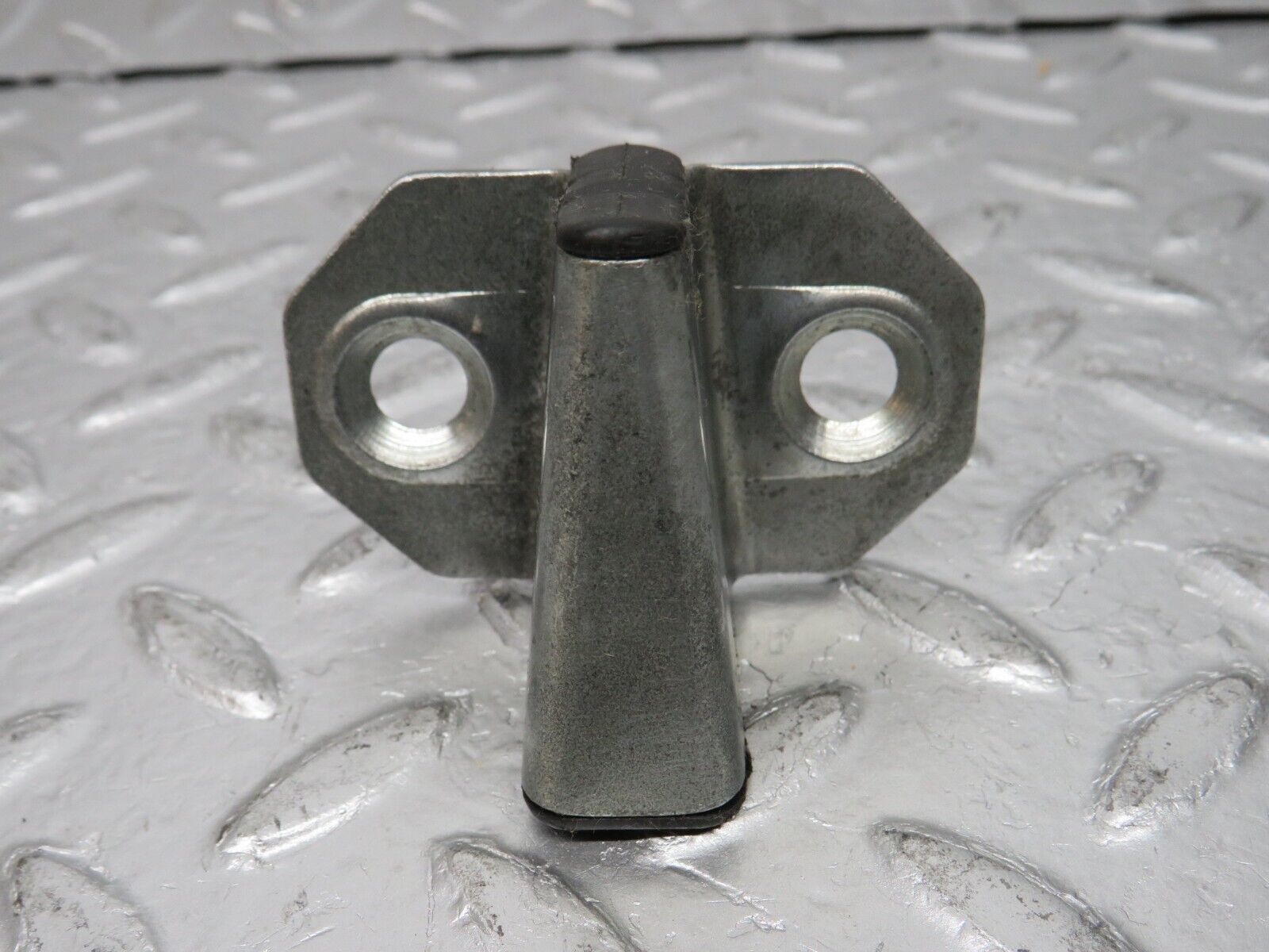 31458 Mercedes-Benz S124 220TE Wagon Door Lock Latch