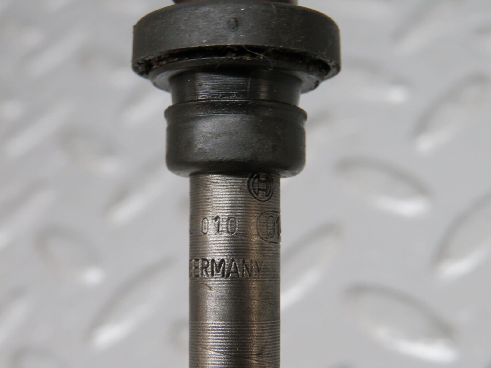 34124 Mercedes-Benz W124 260E Fuel Injector Bosch 0437502010