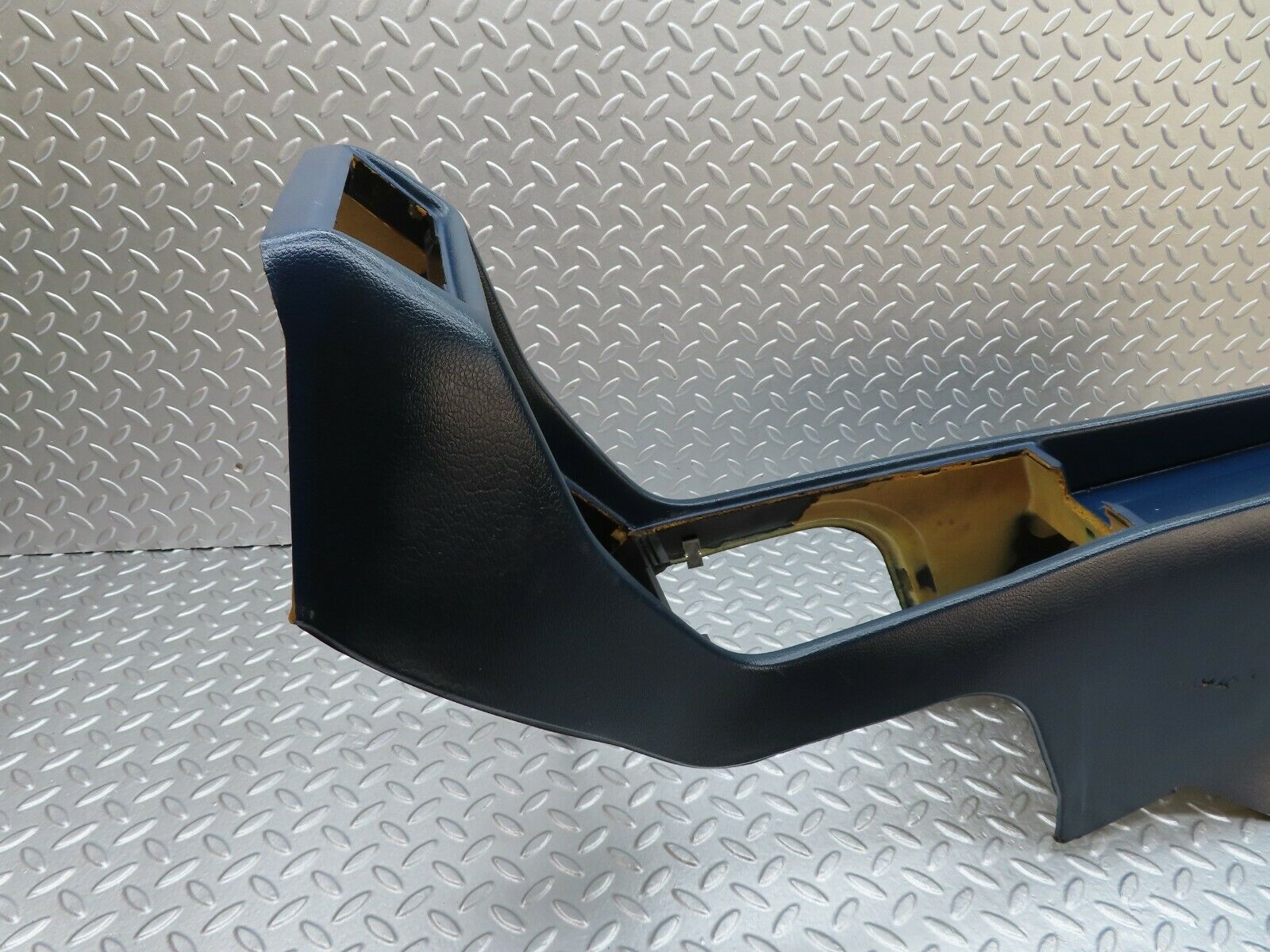 18016 Mercedes-Benz W123 200 Centre Console Blue