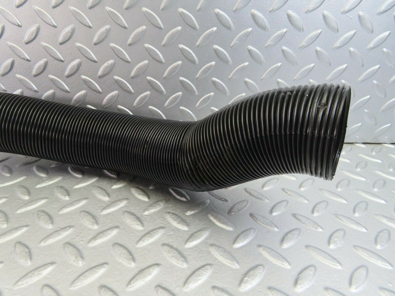 10049 Mercedes-Benz C123 230CE Coupe Air Duct Pipe Hose