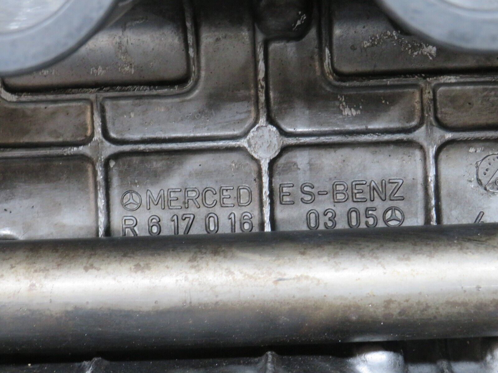 32936 Mercedes-Benz W123 300D Cylinder Head Valve Cover 6170160305