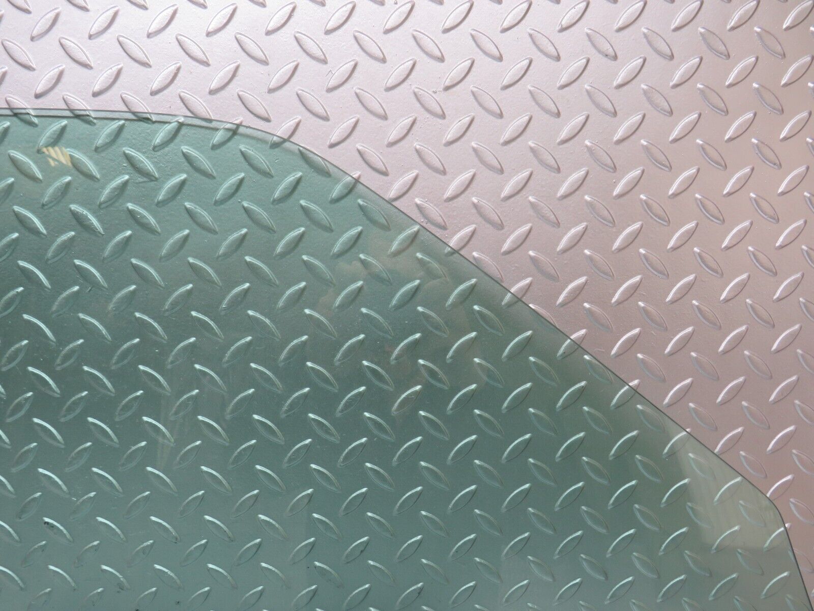 25646 Mercedes-Benz W124 280E Front Left Door Window Glass