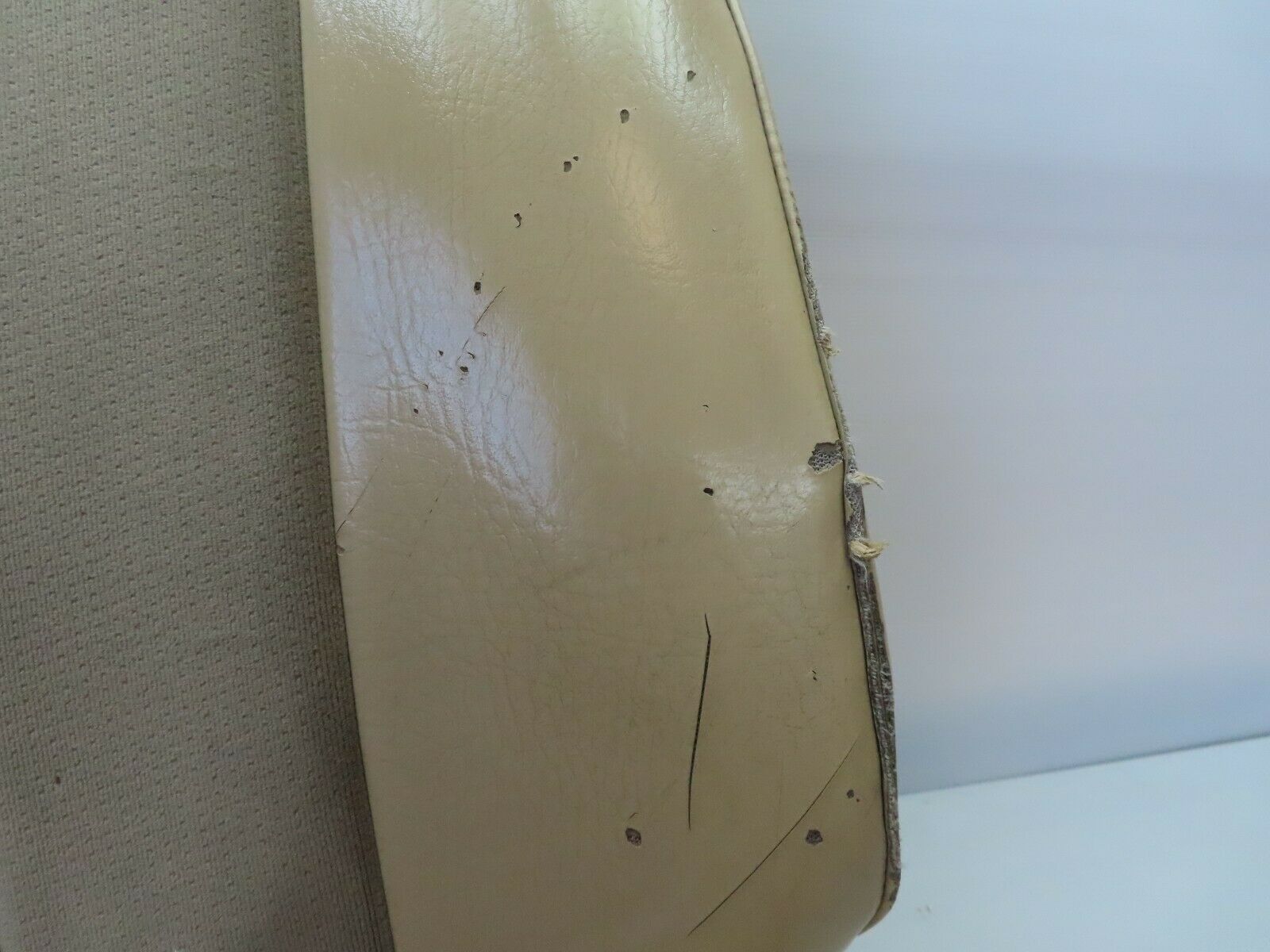 7323 Mercedes-Benz W116 450SE Front Left Seat Driver Seat