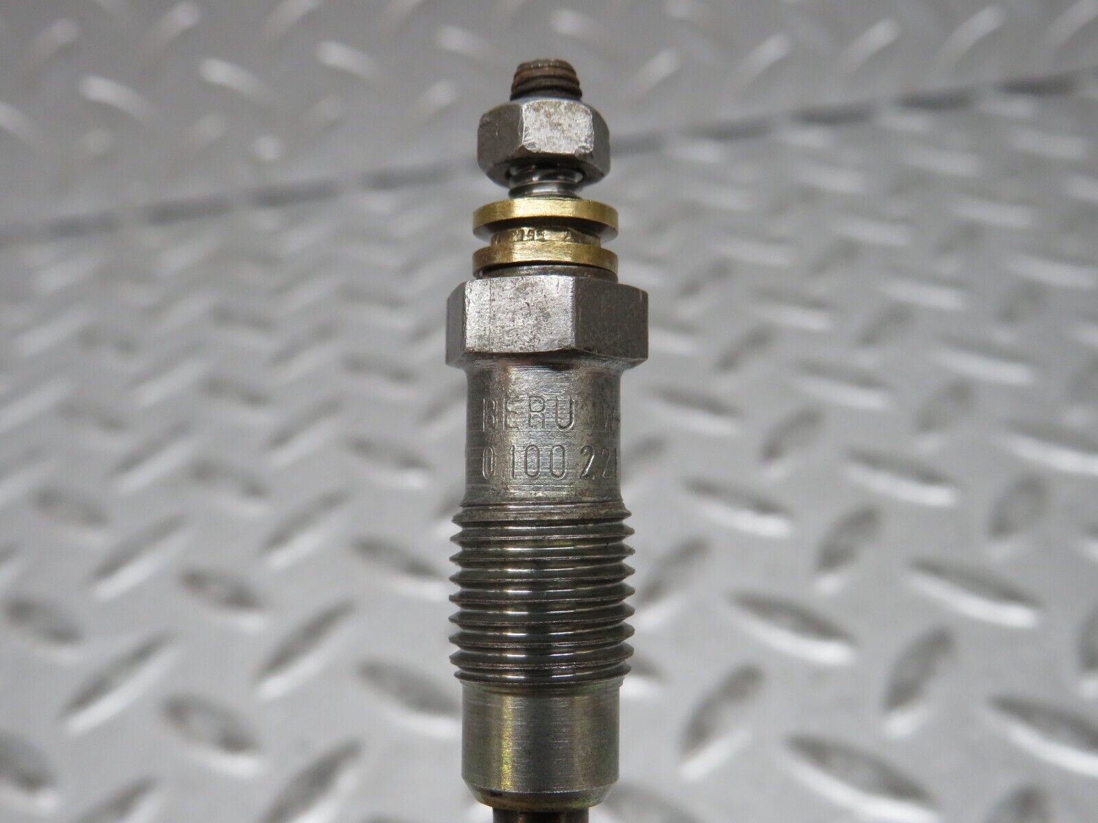 28499 Mercedes-Benz S123 240D Wagon Glow Plug Beru 0100221107